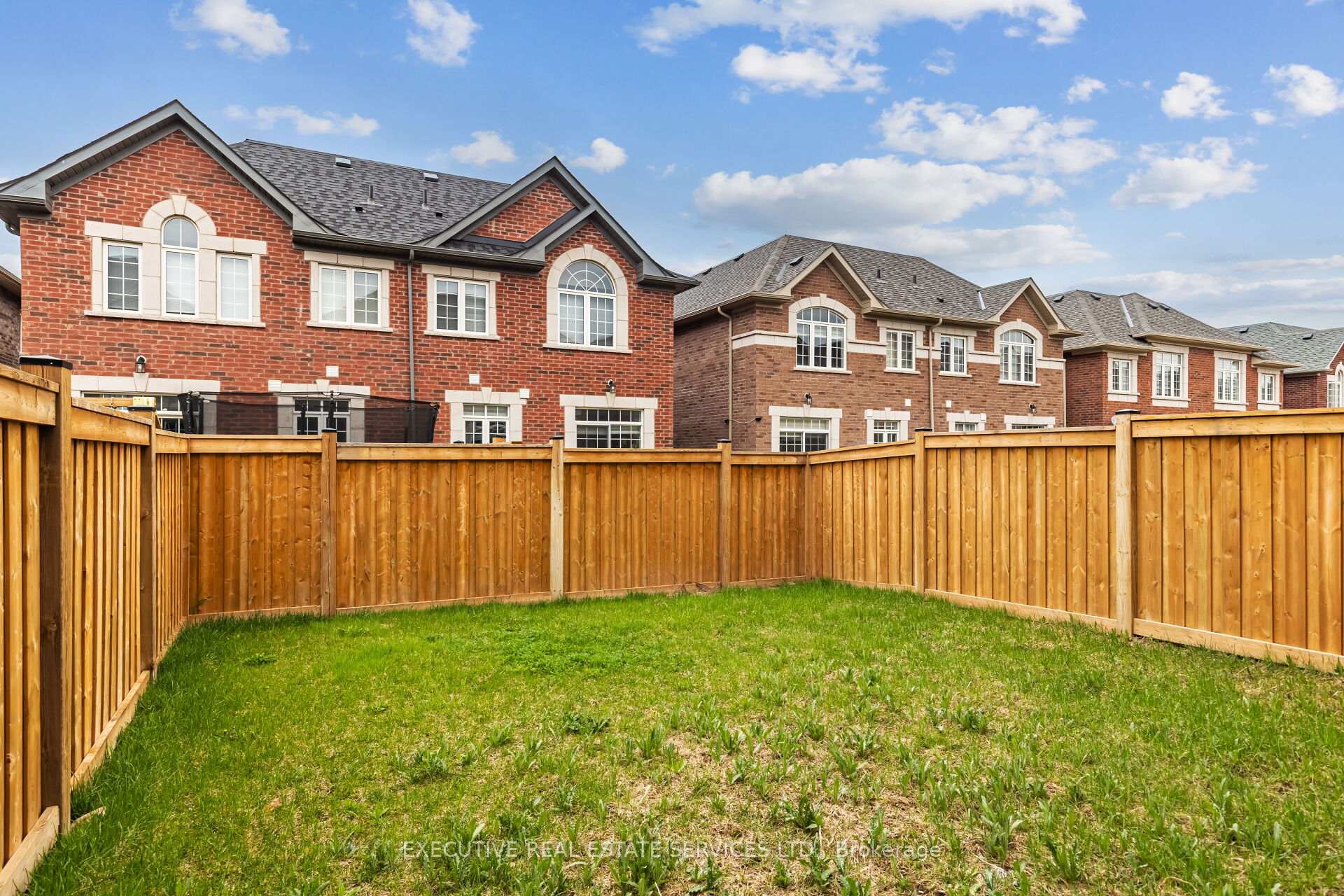 Photo 39 of 105 Branigan Crescent, Halton Hills, Georgetown — HOMEH