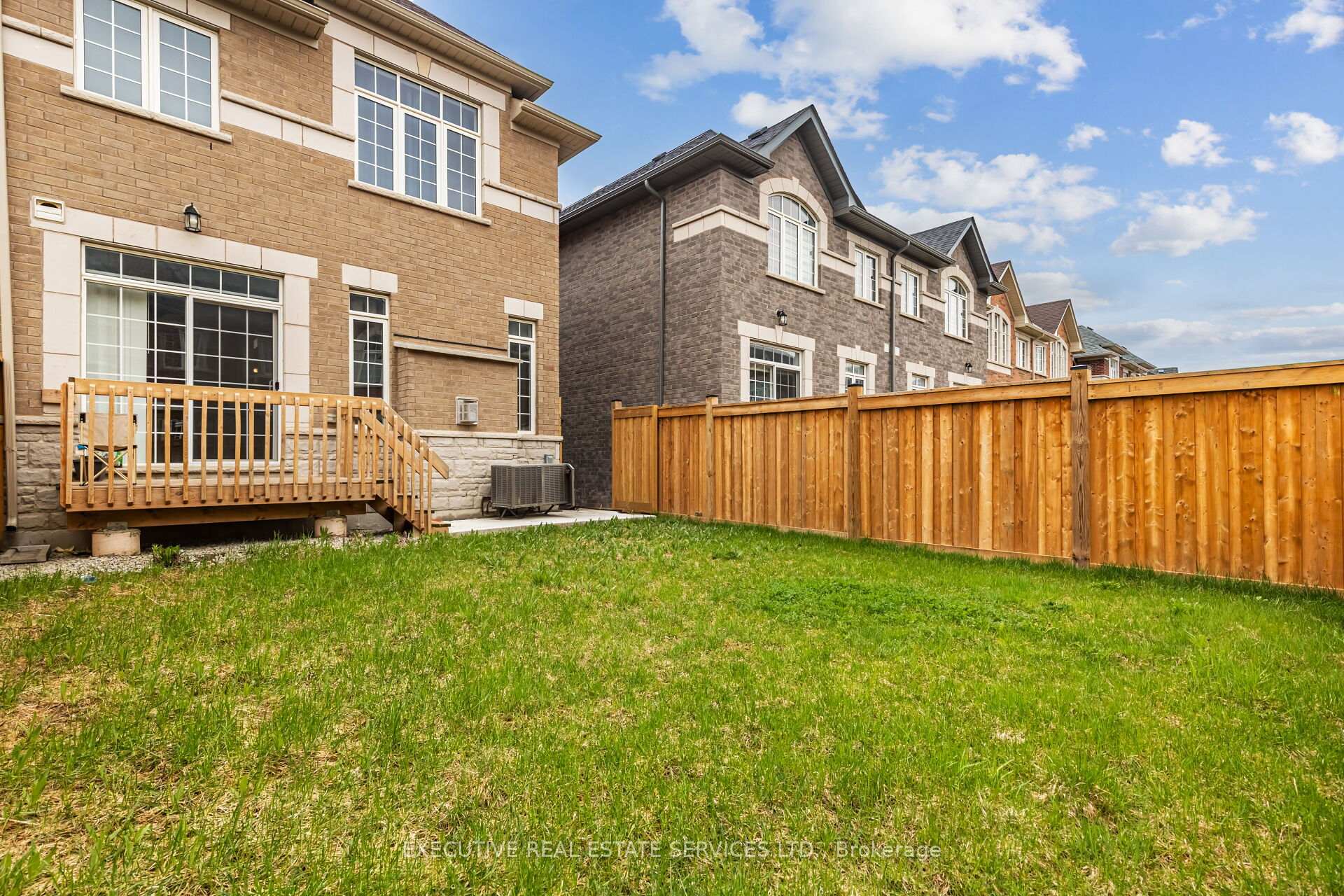 Photo 40 of 105 Branigan Crescent, Halton Hills, Georgetown — HOMEH