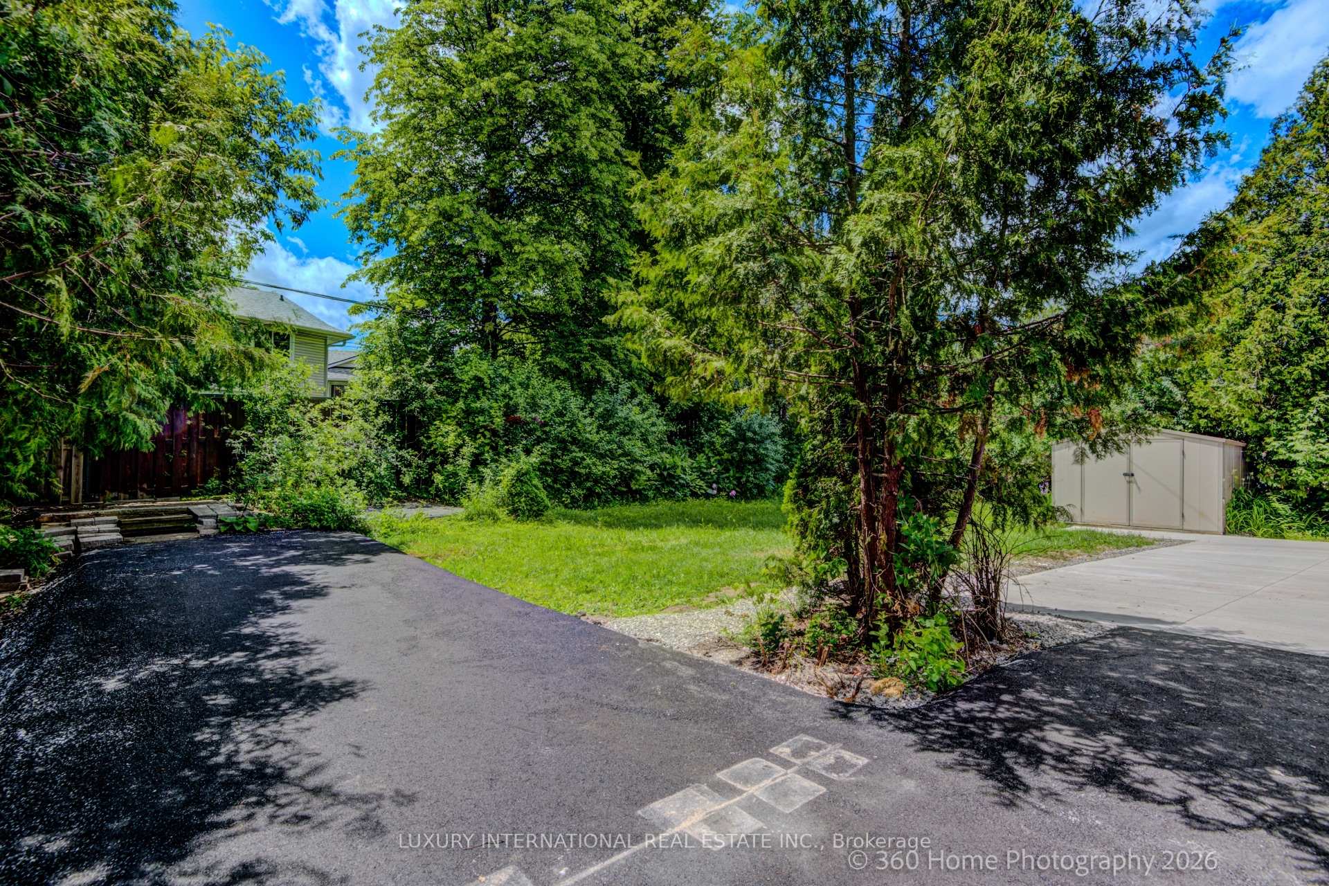 Photo 5 of 20 Haida Drive, Aurora, Aurora Heights — HOMEH