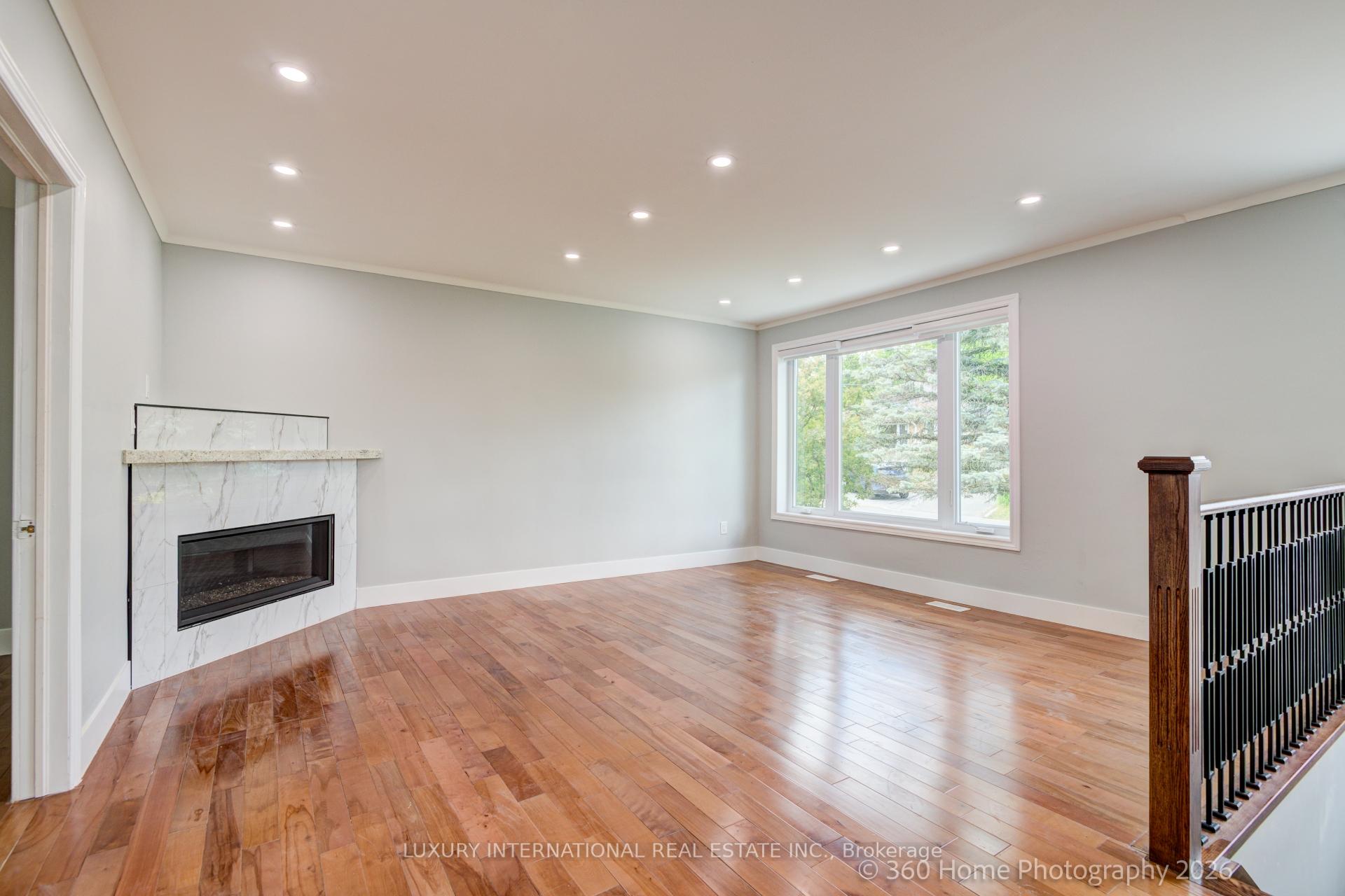 Photo 7 of 20 Haida Drive, Aurora, Aurora Heights — HOMEH