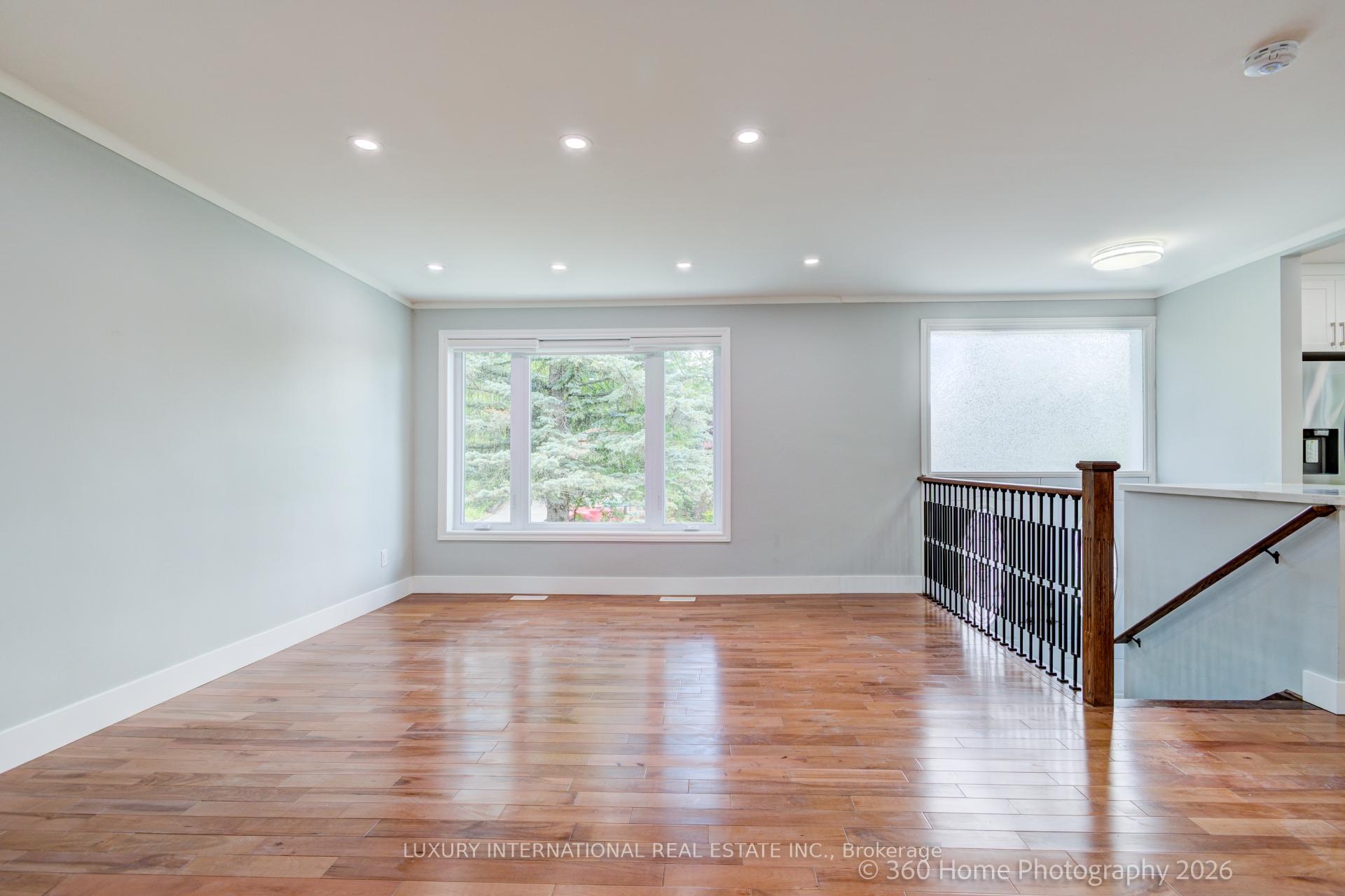 Photo 8 of 20 Haida Drive, Aurora, Aurora Heights — HOMEH