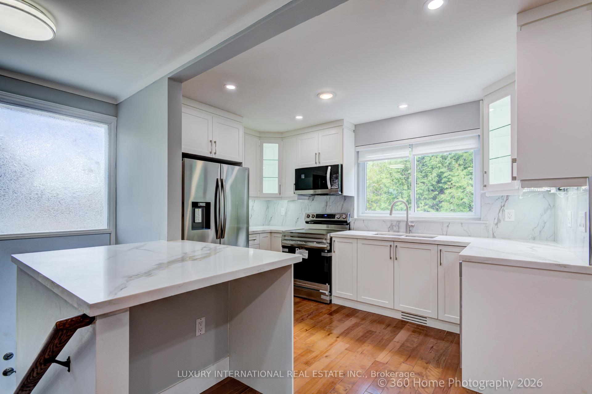 Photo 9 of 20 Haida Drive, Aurora, Aurora Heights — HOMEH