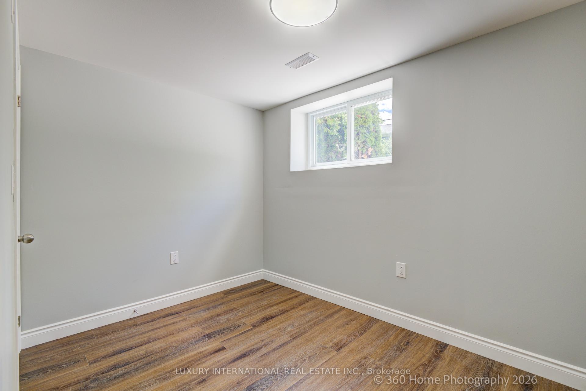 Photo 17 of 20 Haida Drive, Aurora, Aurora Heights — HOMEH