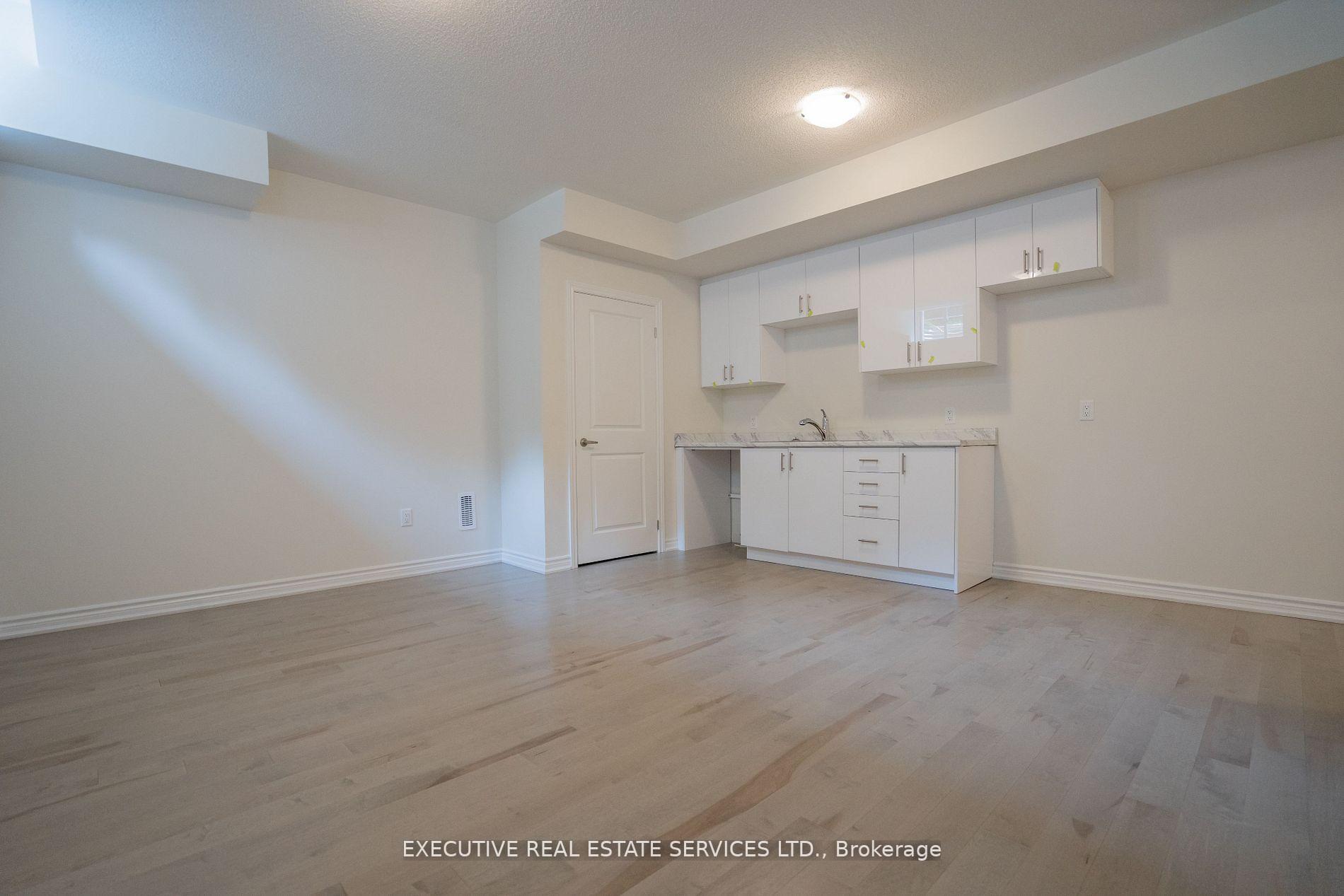 Photo 8 of 158 Petch Avenue, Brampton, Northwest Brampton — HOMEH