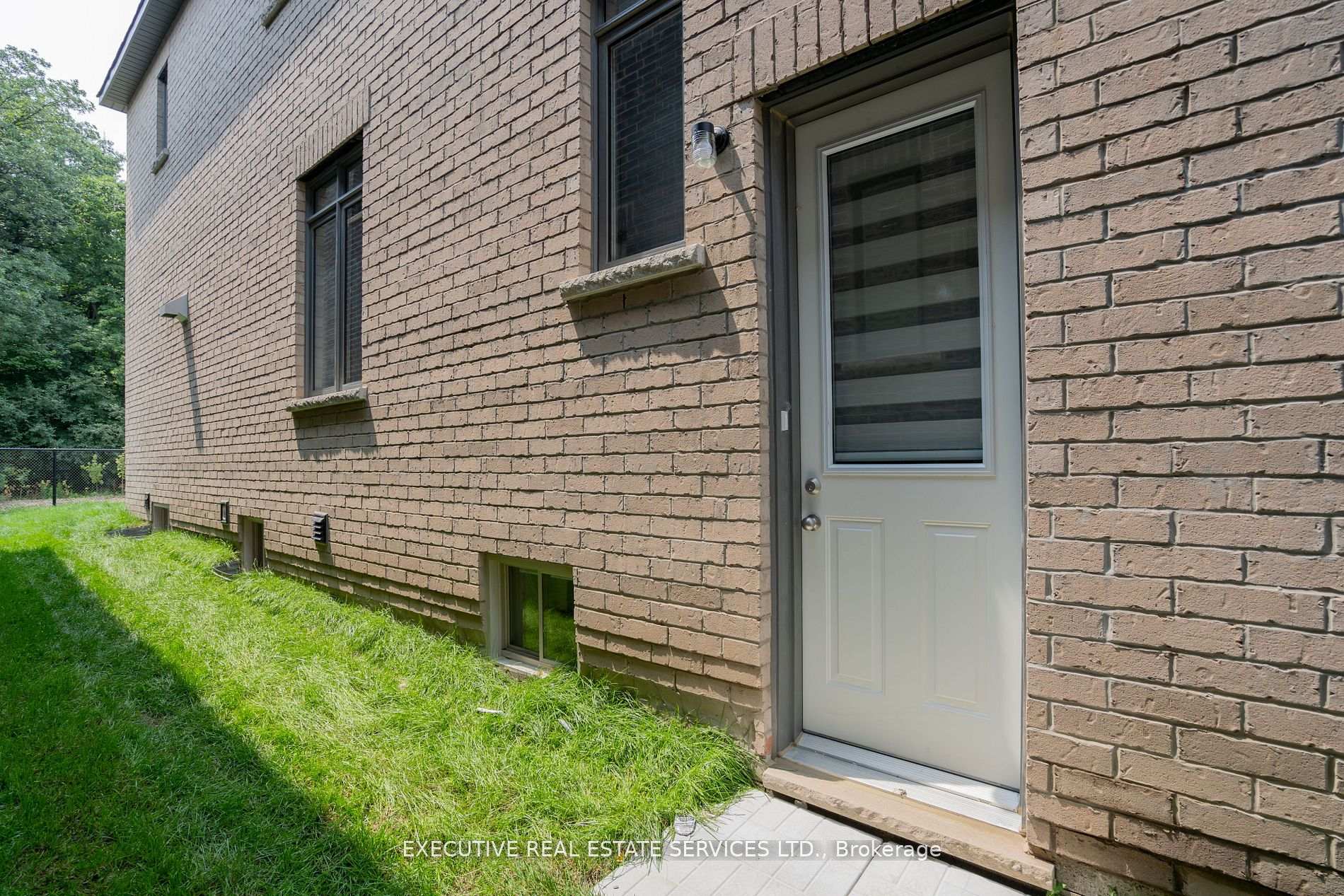 Photo 14 of 158 Petch Avenue, Brampton, Northwest Brampton — HOMEH