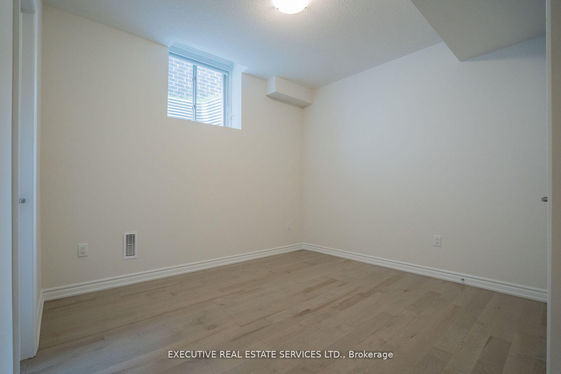 Photo 15 of 158 Petch Avenue, Brampton, Northwest Brampton — HOMEH
