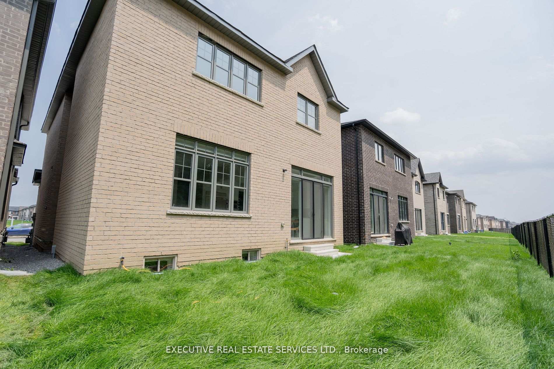 Photo 17 of 158 Petch Avenue, Brampton, Northwest Brampton — HOMEH