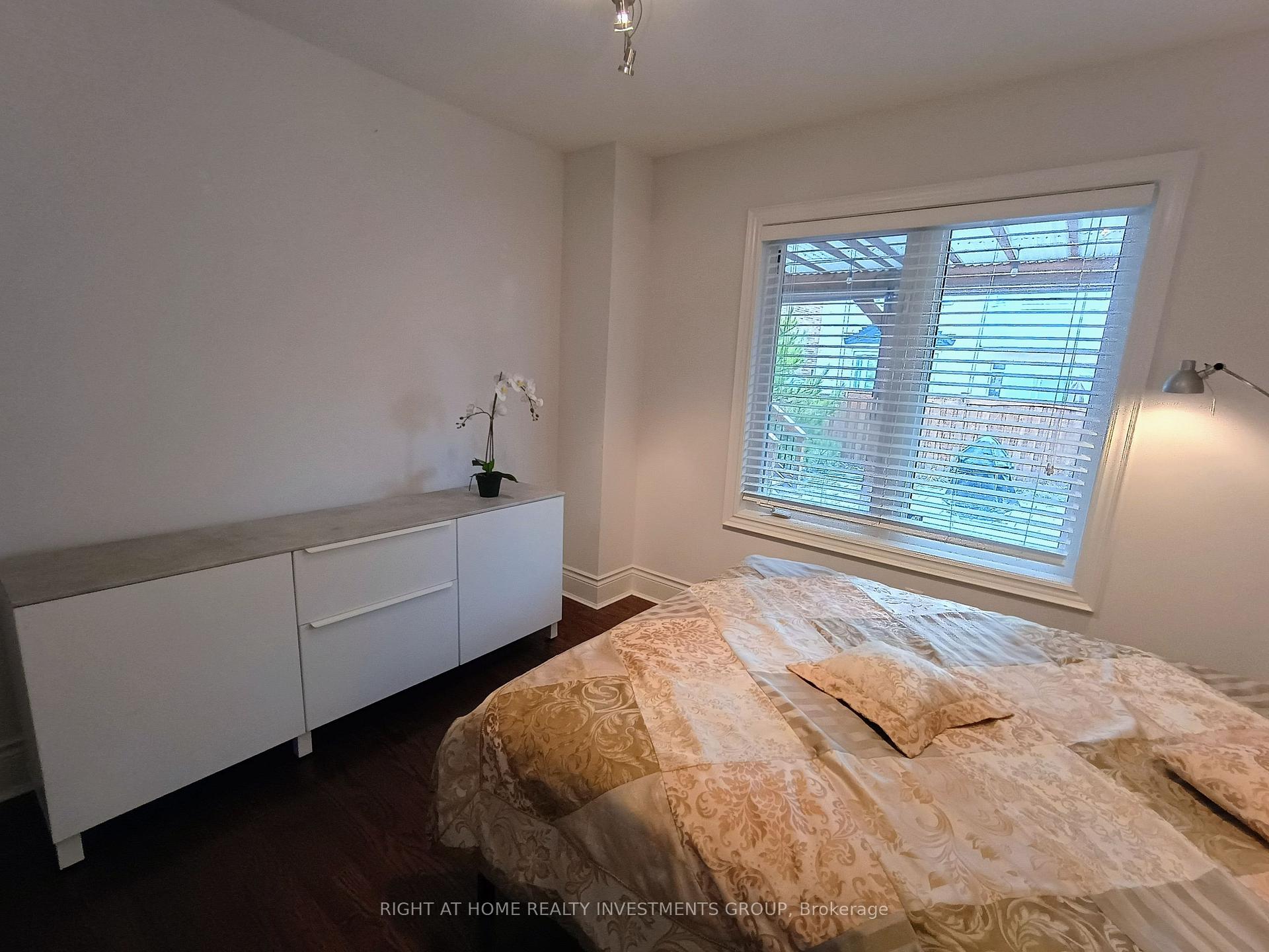 Photo 2 of 31 Barletta Drive, Vaughan, Patterson — HOMEH