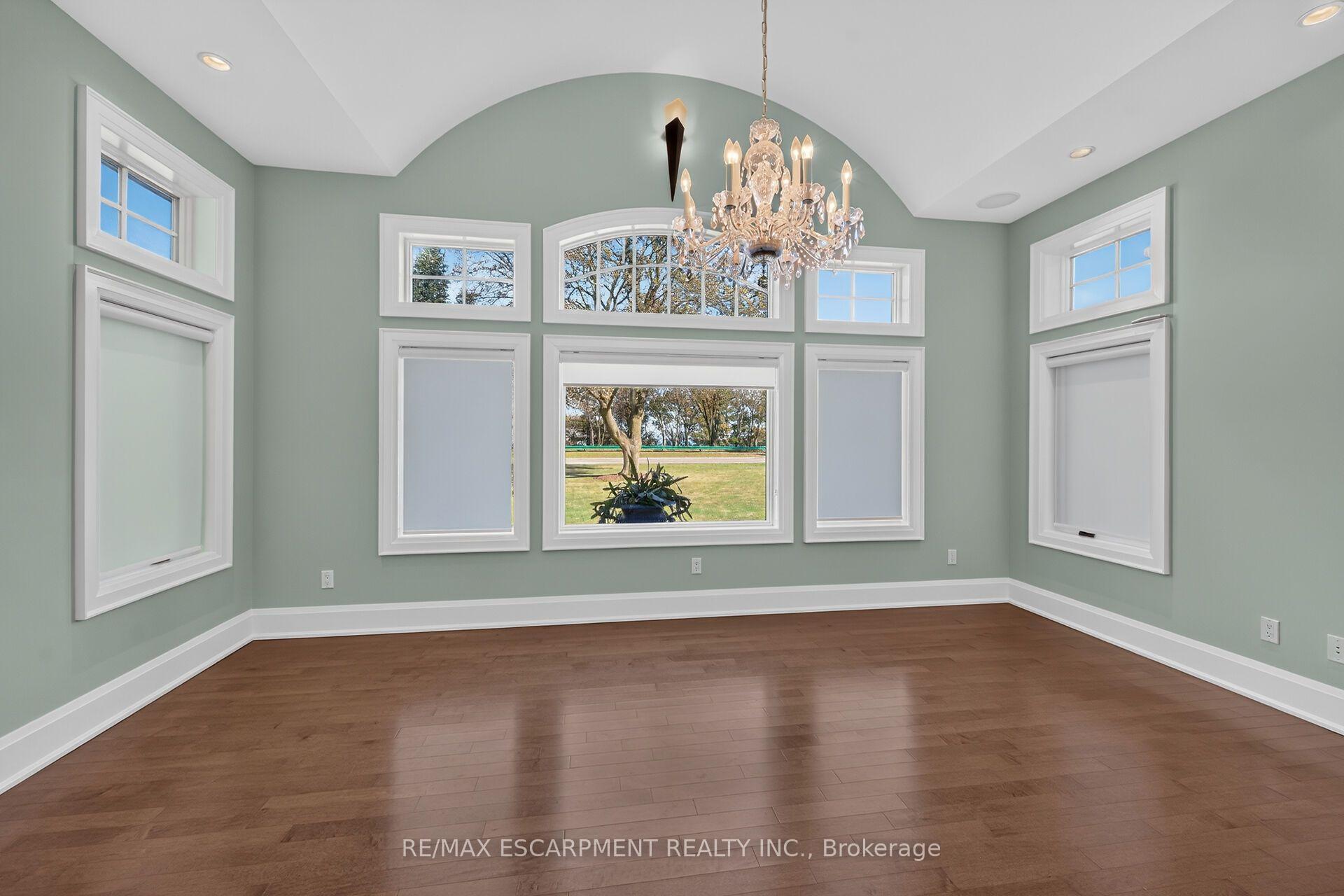 Photo 8 of 244 Mountain Brow Boulevard, Hamilton, Sherwood — HOMEH