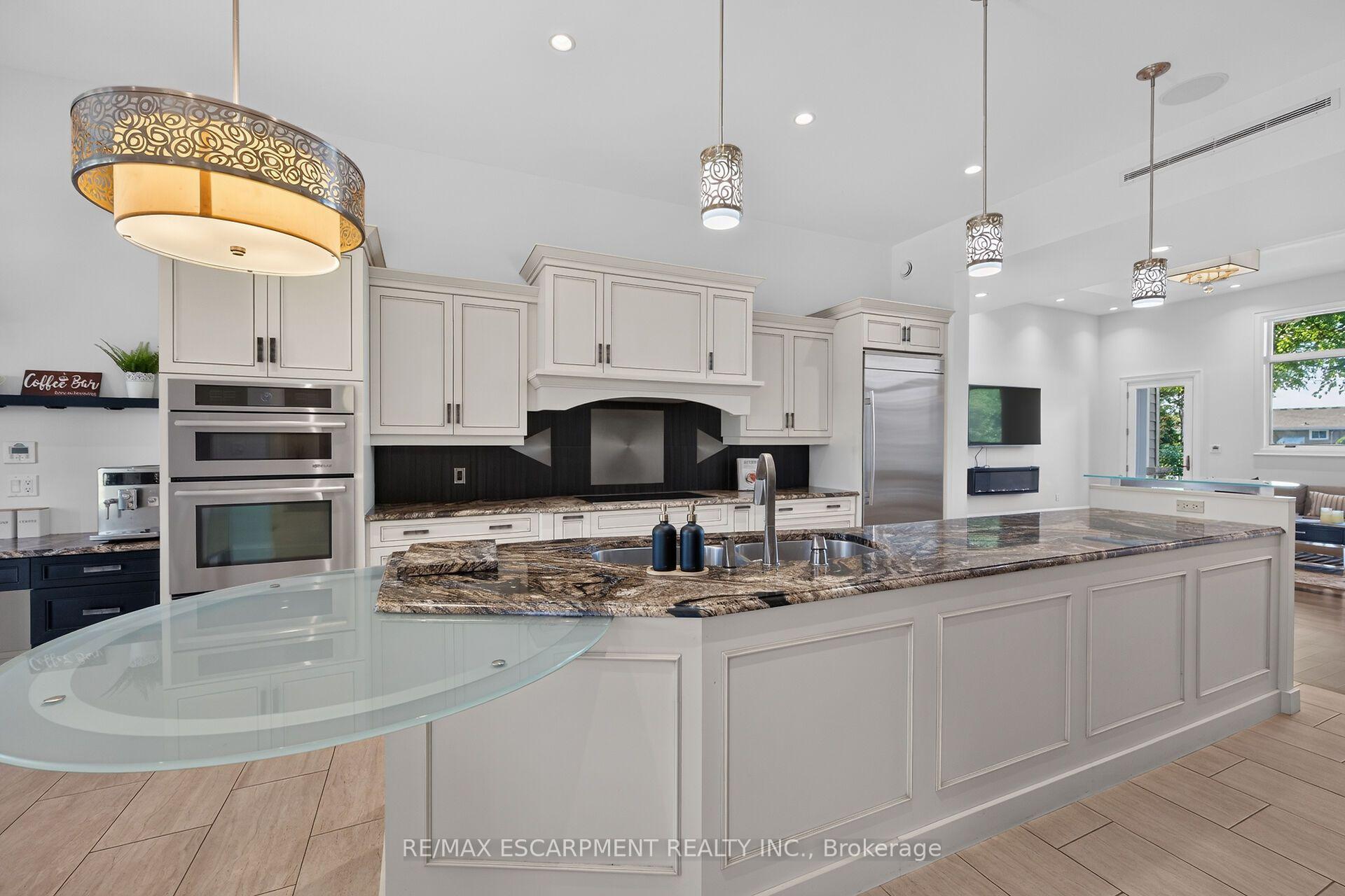 Photo 12 of 244 Mountain Brow Boulevard, Hamilton, Sherwood — HOMEH