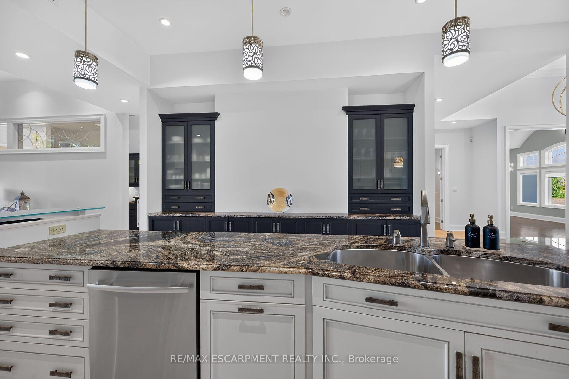 Photo 16 of 244 Mountain Brow Boulevard, Hamilton, Sherwood — HOMEH