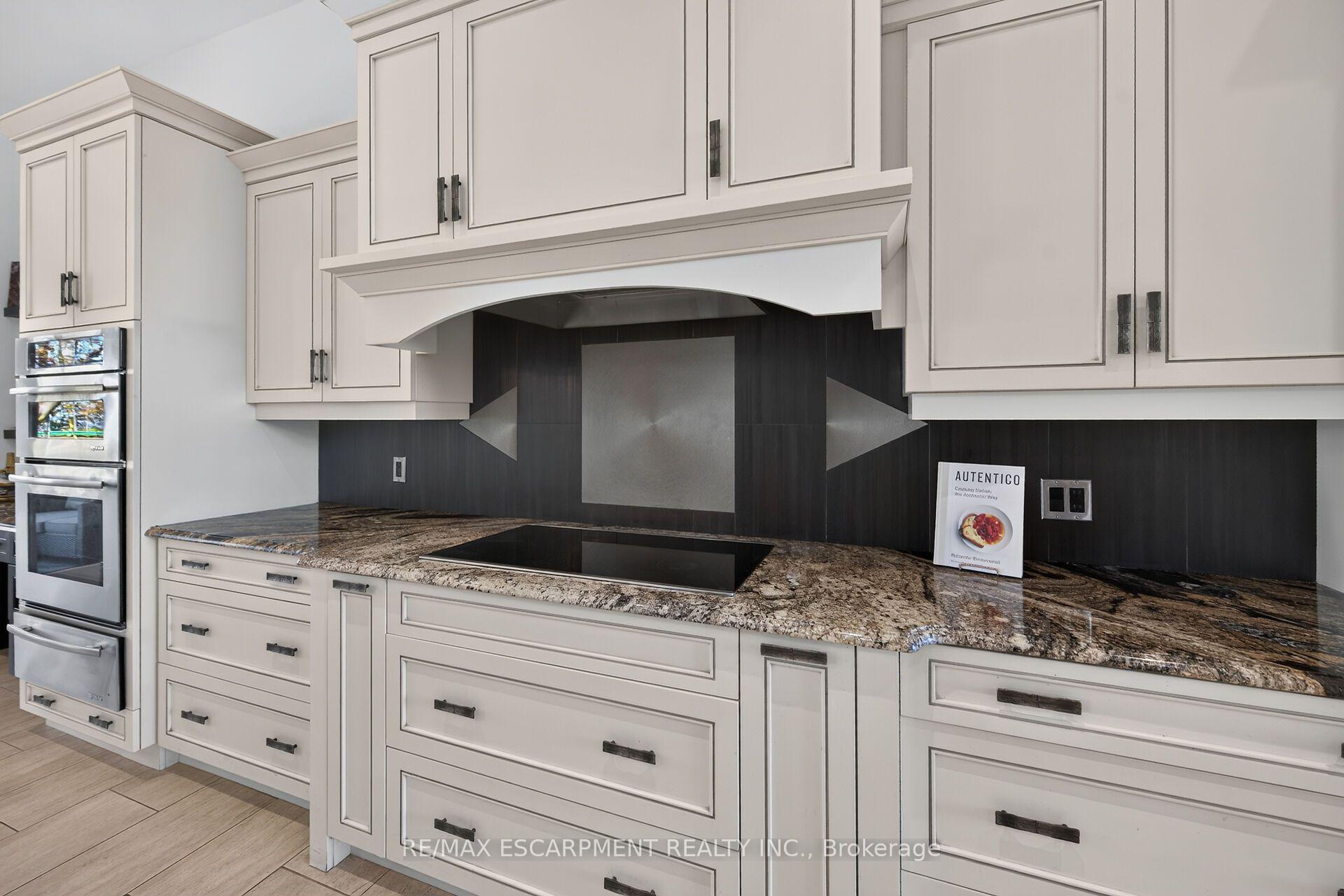 Photo 17 of 244 Mountain Brow Boulevard, Hamilton, Sherwood — HOMEH