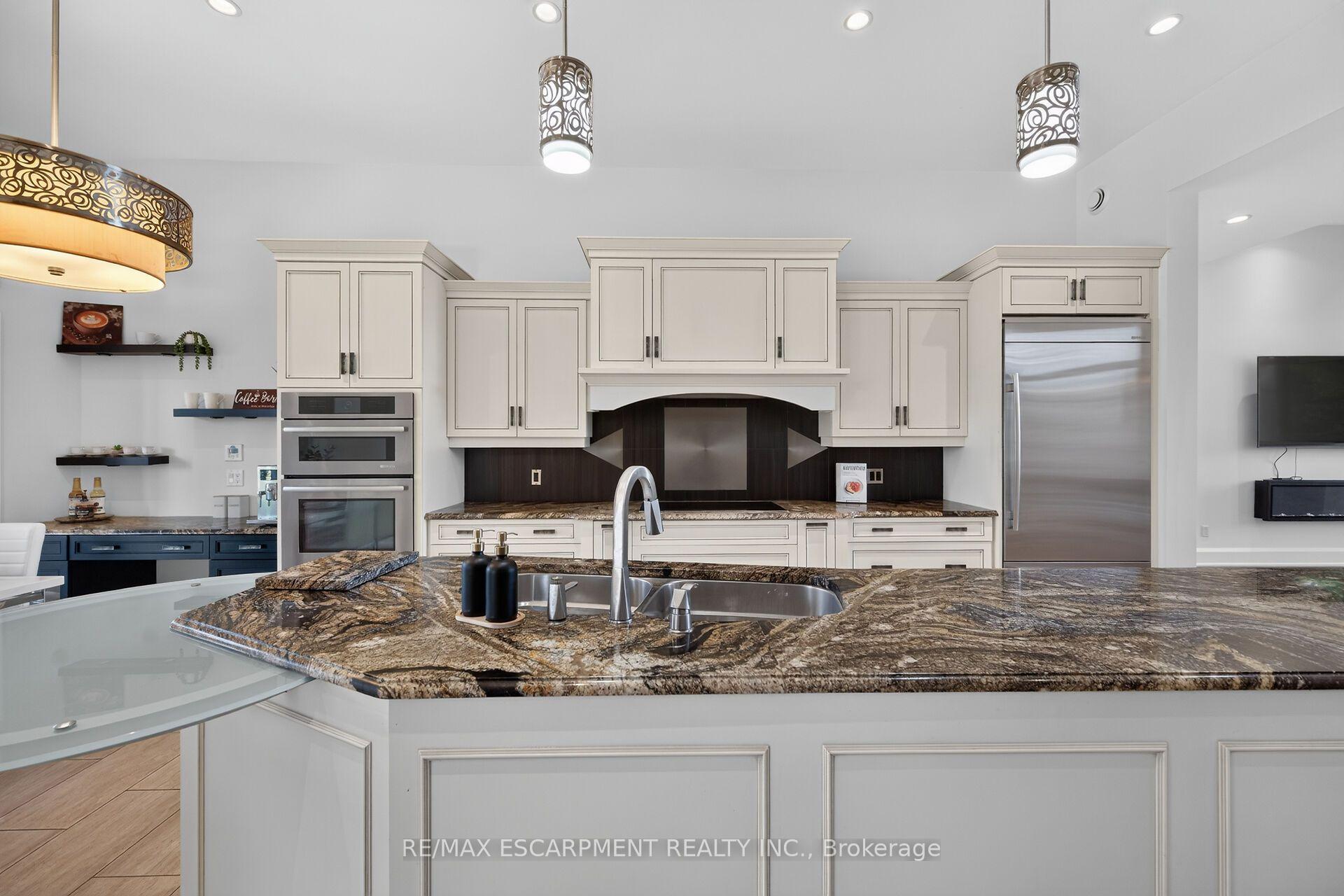 Photo 20 of 244 Mountain Brow Boulevard, Hamilton, Sherwood — HOMEH
