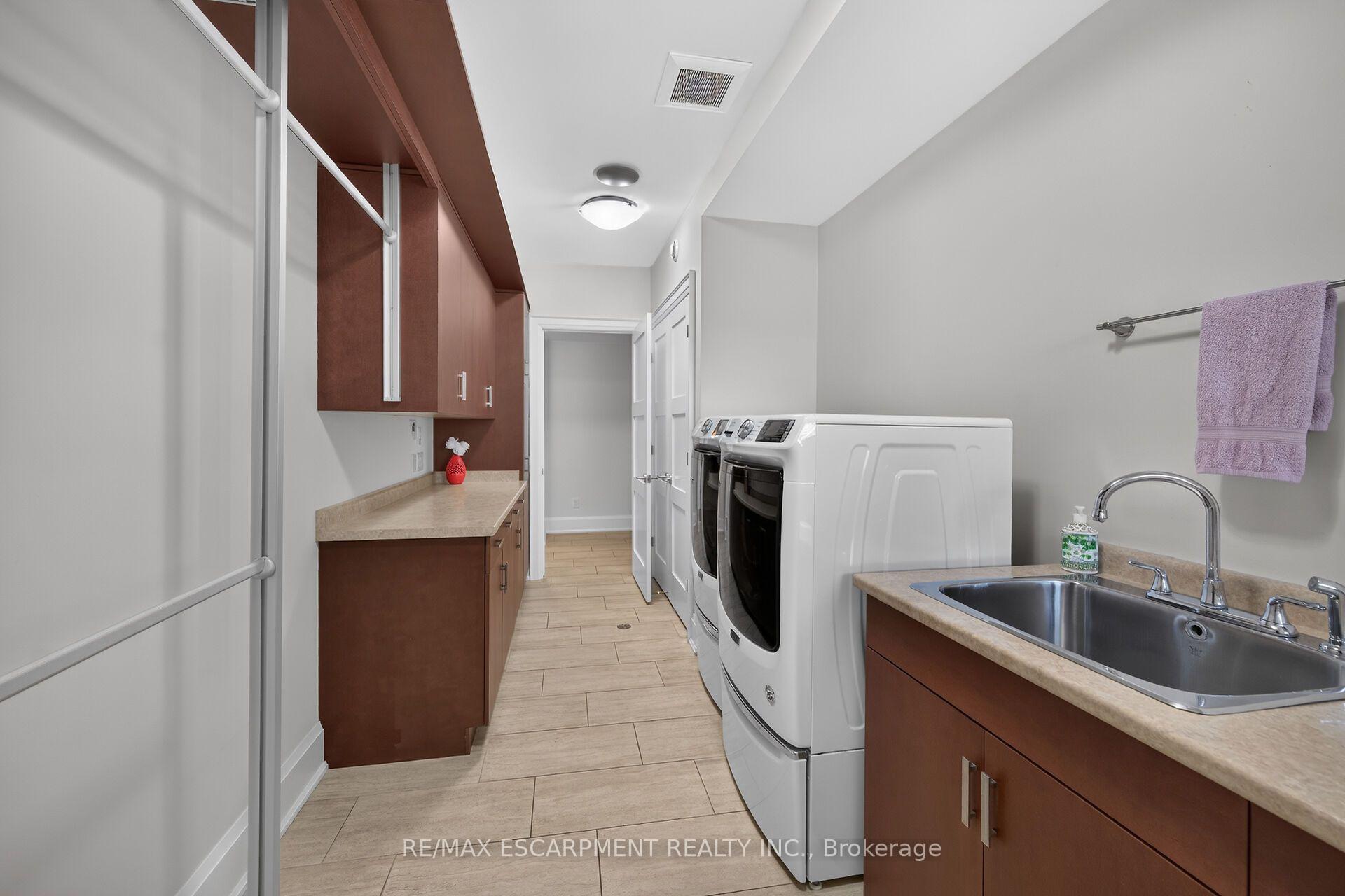 Photo 36 of 244 Mountain Brow Boulevard, Hamilton, Sherwood — HOMEH