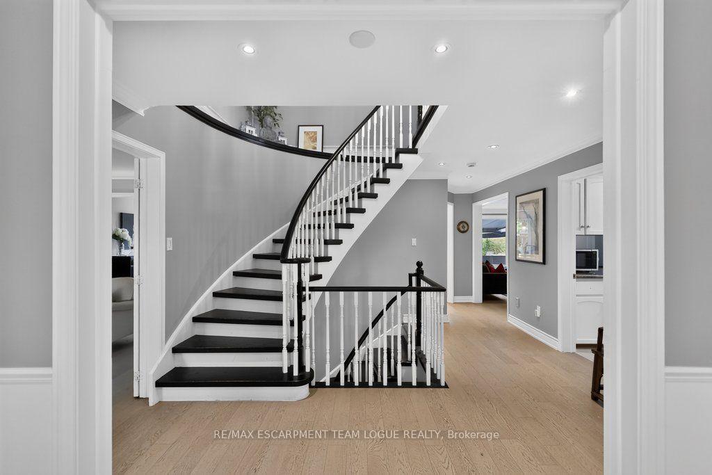 Photo 5 of 4139 Millcroft Park Drive, Burlington, Rose — HOMEH