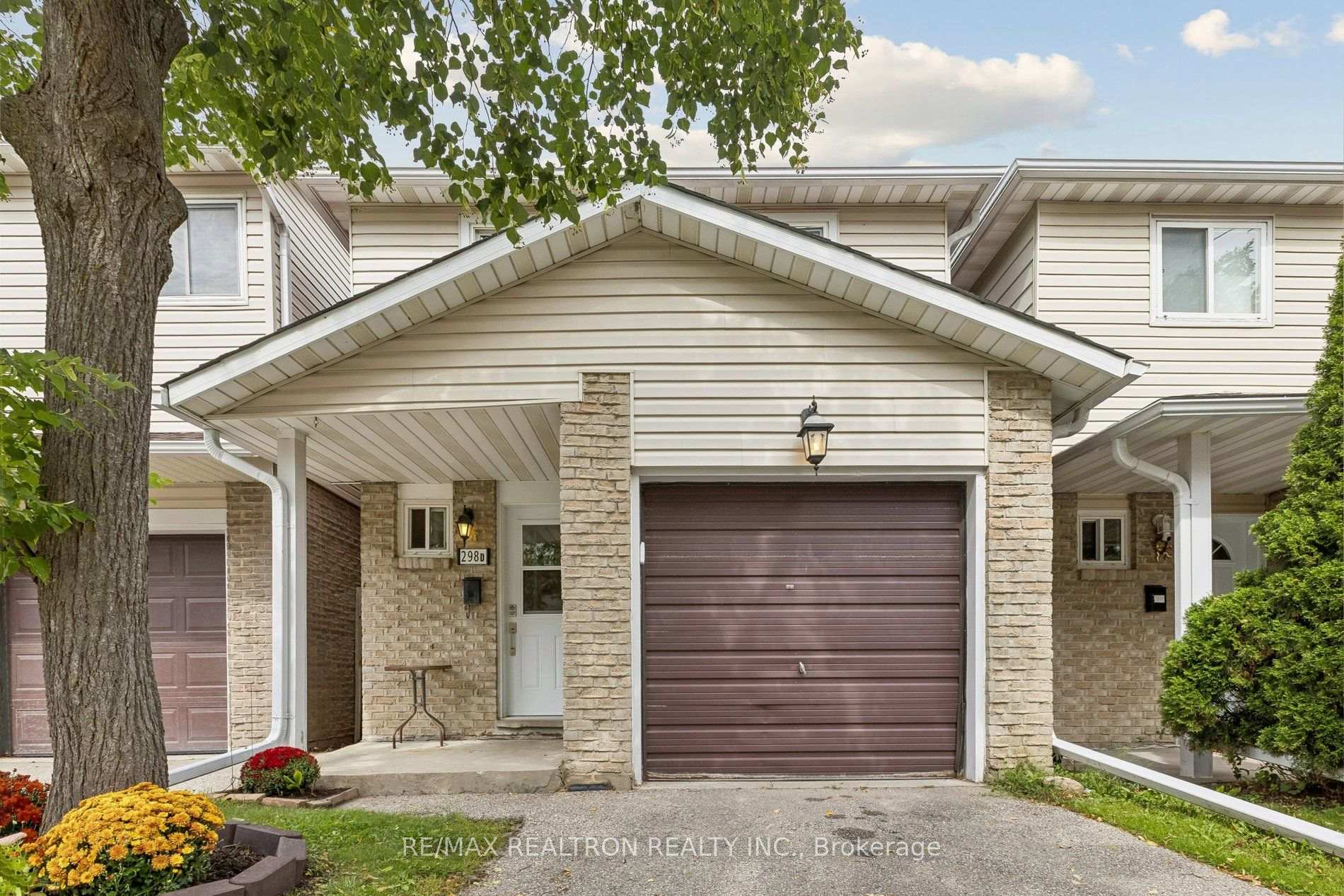 Photo 2 of 298D Bluevale Street N, Waterloo, Lincoln Heights — HOMEH