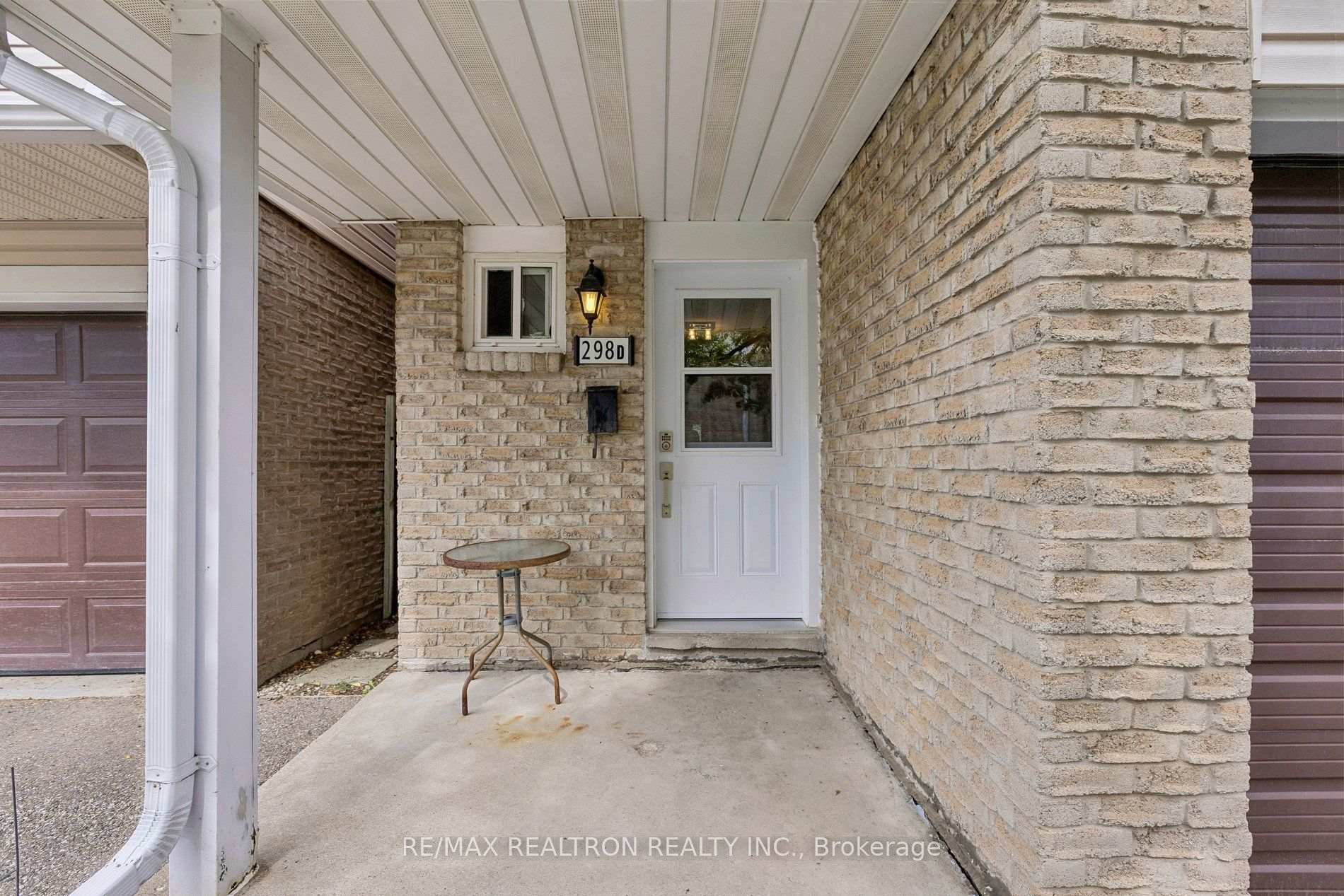 Photo 3 of 298D Bluevale Street N, Waterloo, Lincoln Heights — HOMEH