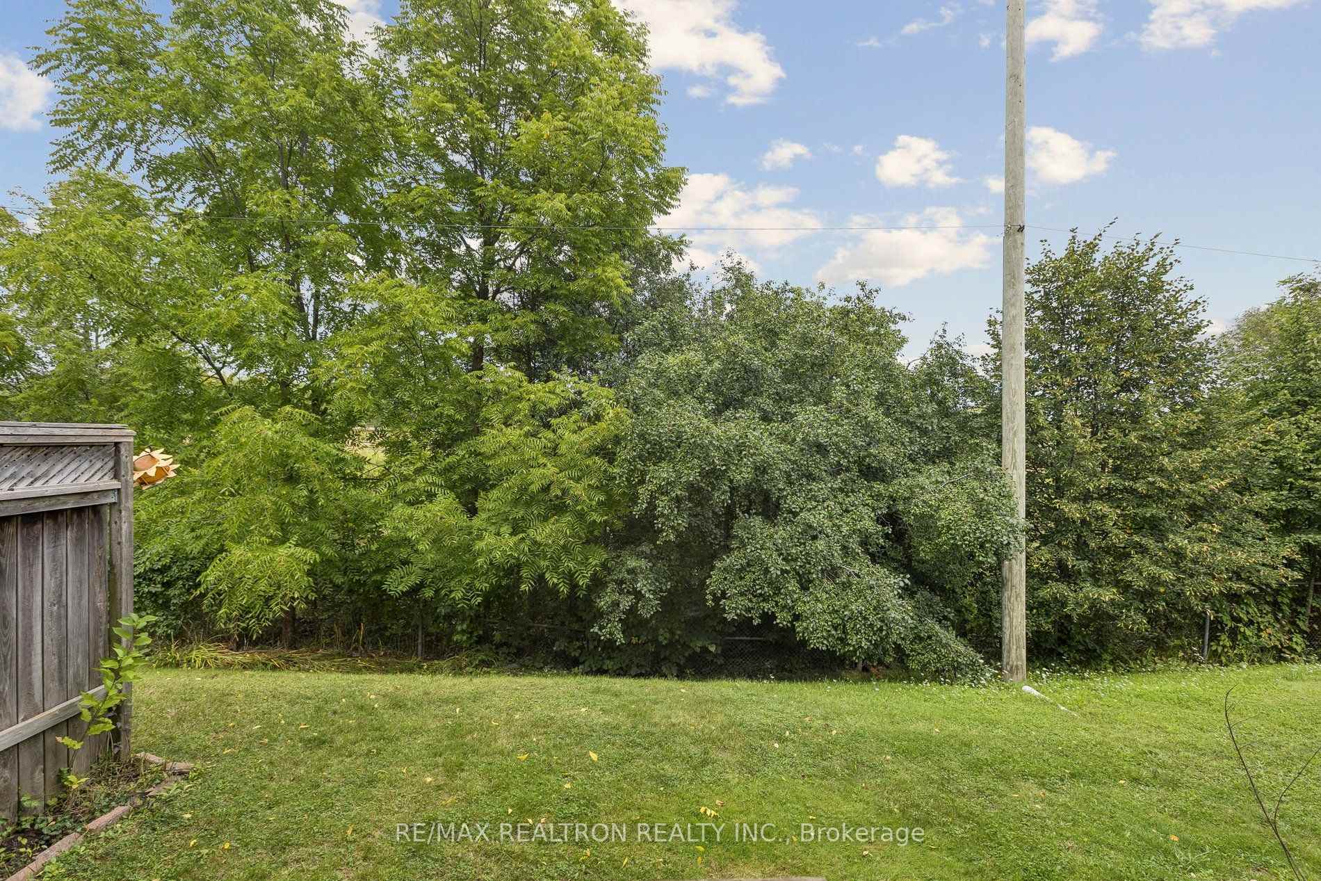 Photo 5 of 298D Bluevale Street N, Waterloo, Lincoln Heights — HOMEH