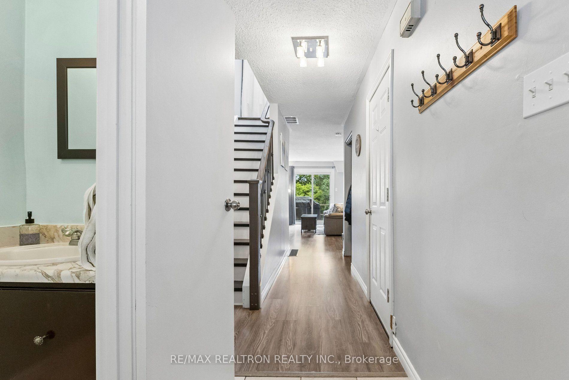 Photo 6 of 298D Bluevale Street N, Waterloo, Lincoln Heights — HOMEH