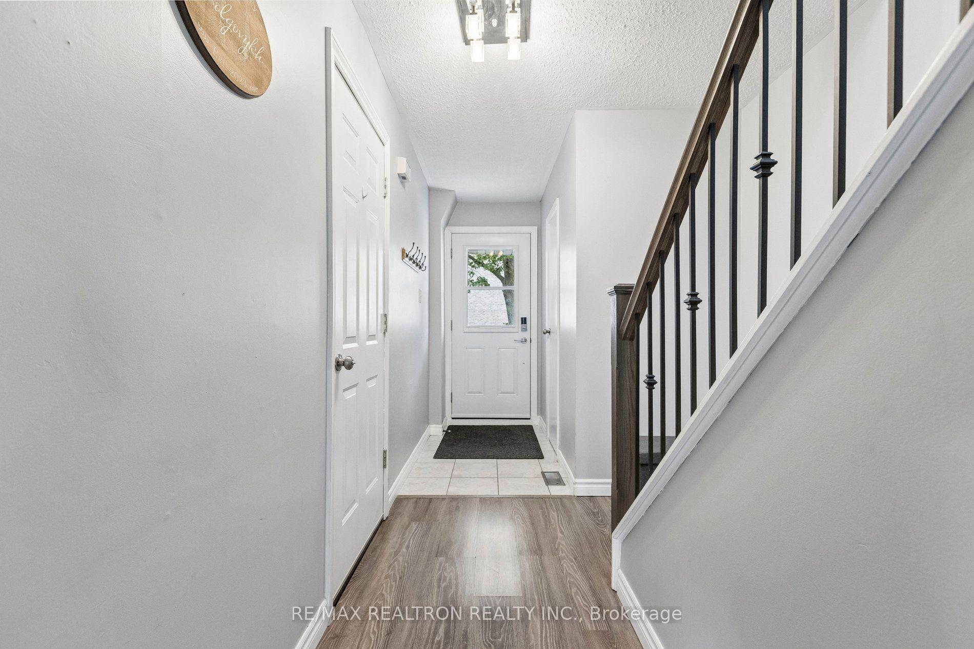Photo 7 of 298D Bluevale Street N, Waterloo, Lincoln Heights — HOMEH