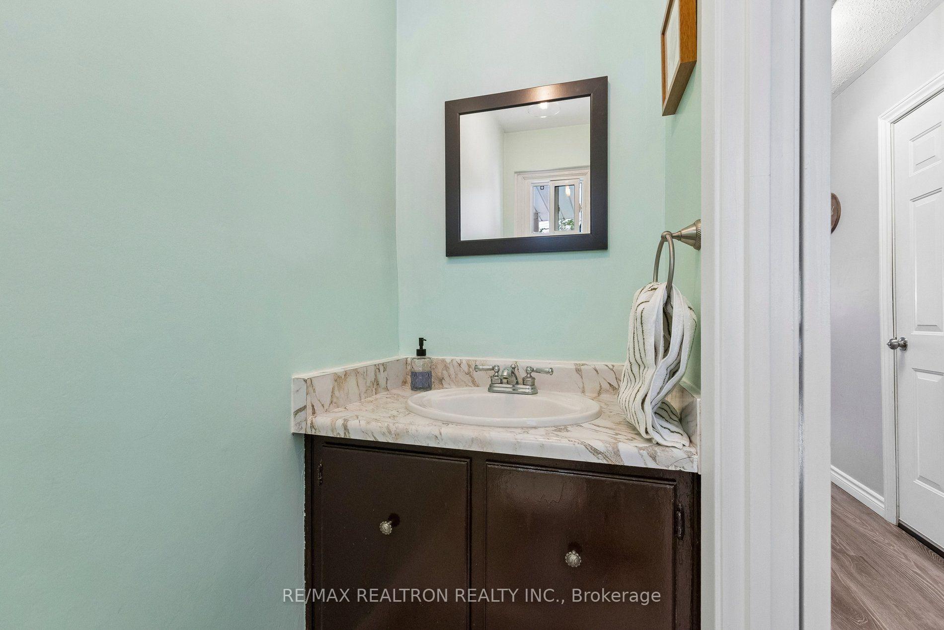 Photo 8 of 298D Bluevale Street N, Waterloo, Lincoln Heights — HOMEH