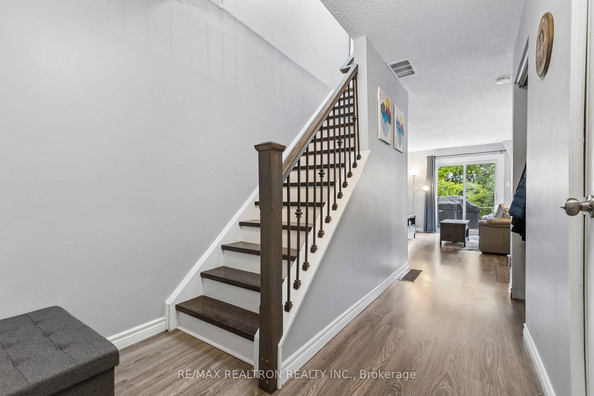 Photo 9 of 298D Bluevale Street N, Waterloo, Lincoln Heights — HOMEH
