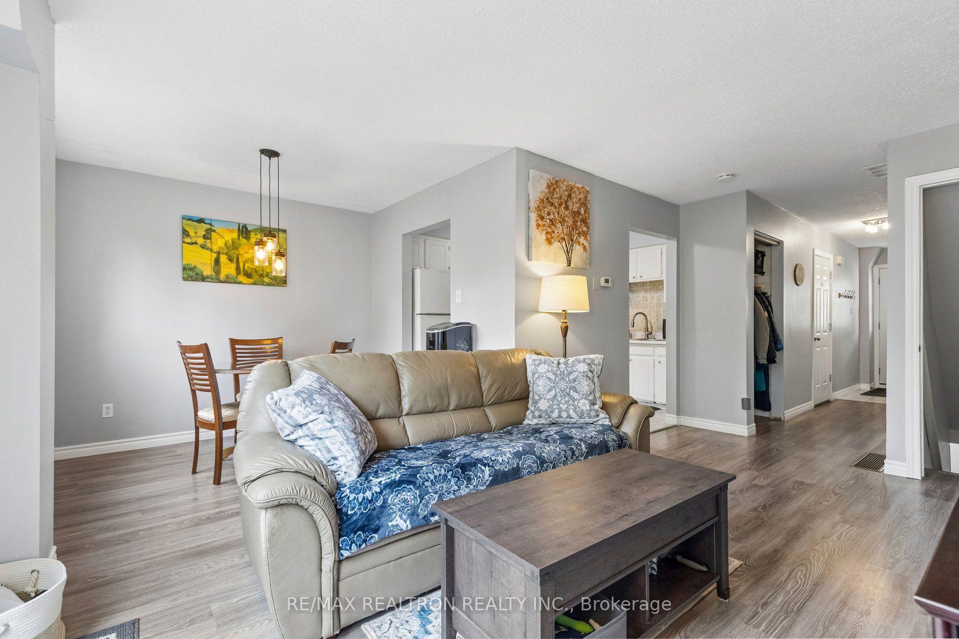 Photo 11 of 298D Bluevale Street N, Waterloo, Lincoln Heights — HOMEH