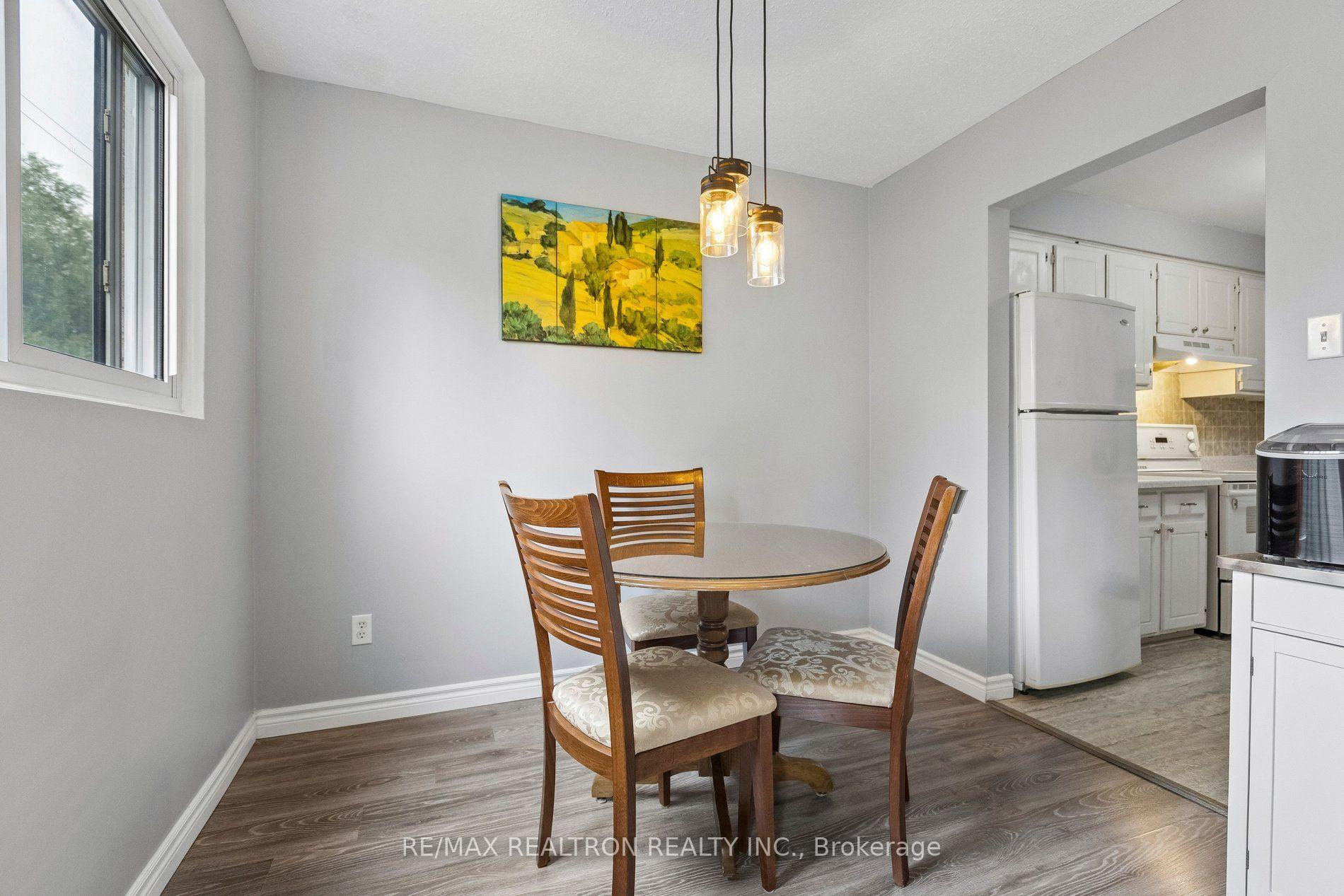 Photo 12 of 298D Bluevale Street N, Waterloo, Lincoln Heights — HOMEH