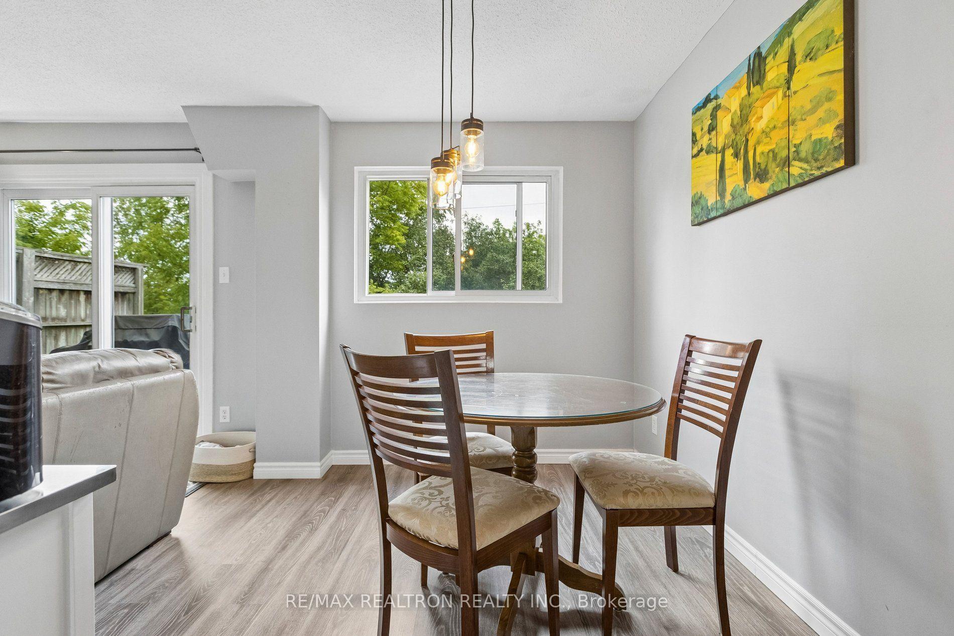 Photo 13 of 298D Bluevale Street N, Waterloo, Lincoln Heights — HOMEH