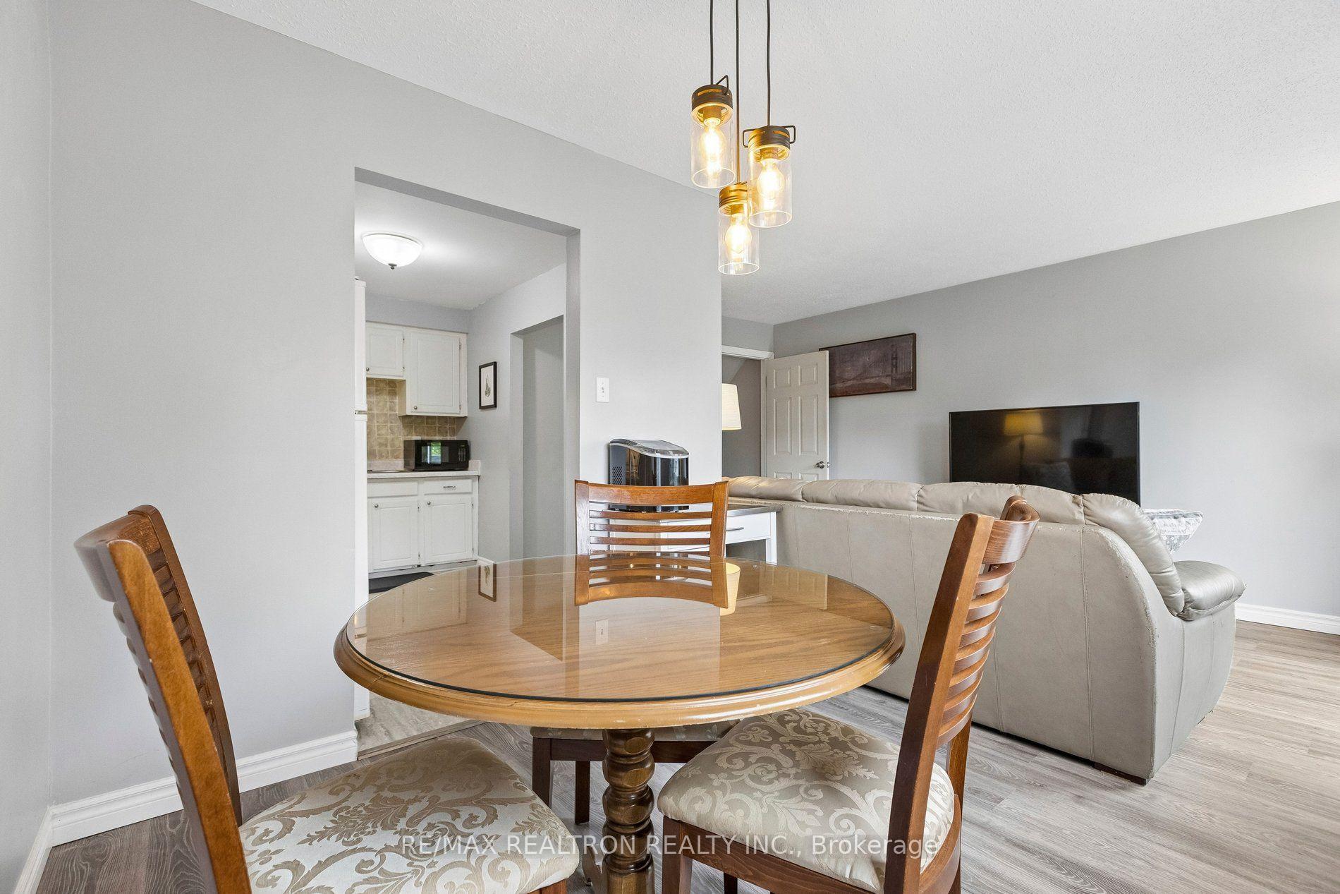 Photo 14 of 298D Bluevale Street N, Waterloo, Lincoln Heights — HOMEH