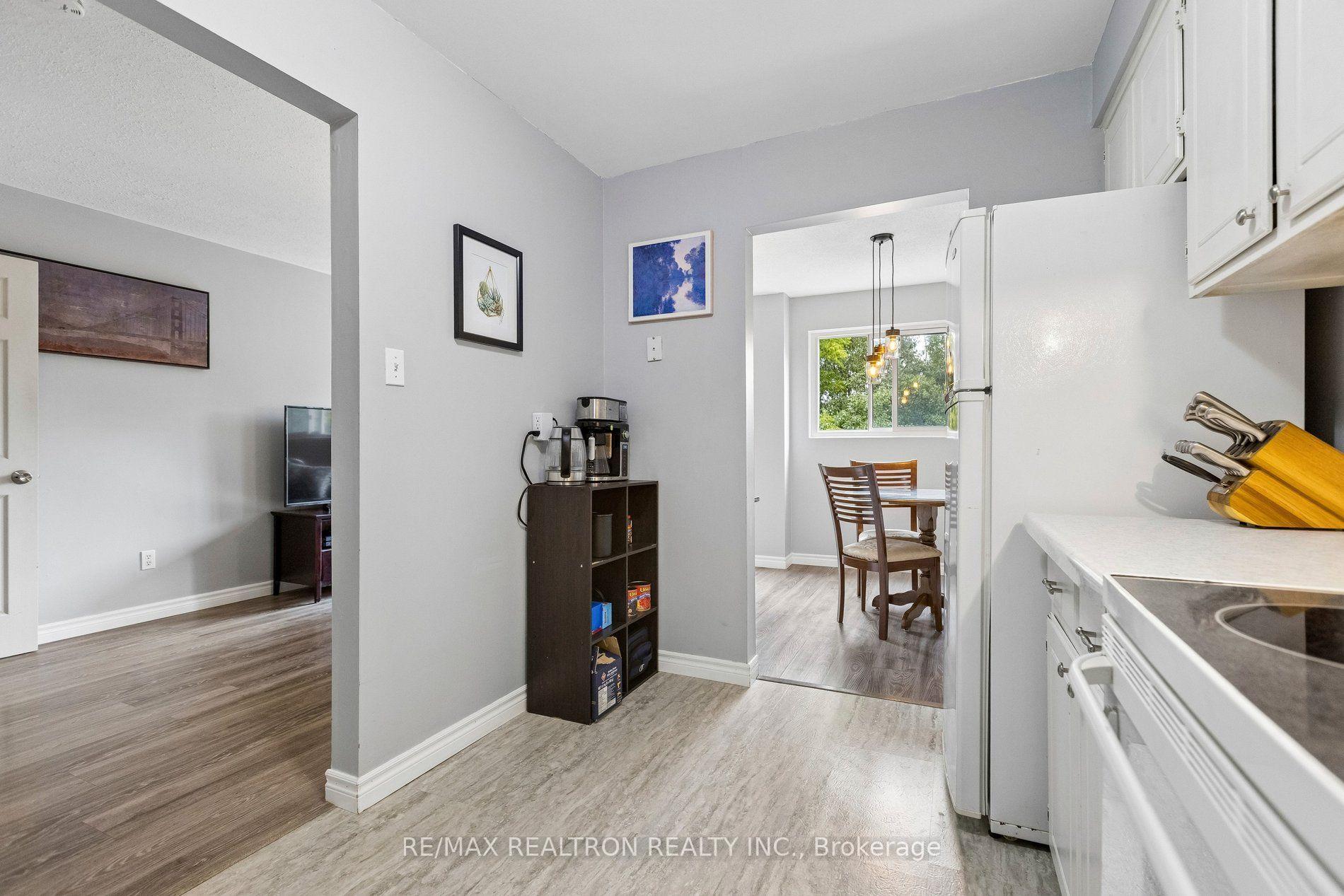 Photo 15 of 298D Bluevale Street N, Waterloo, Lincoln Heights — HOMEH