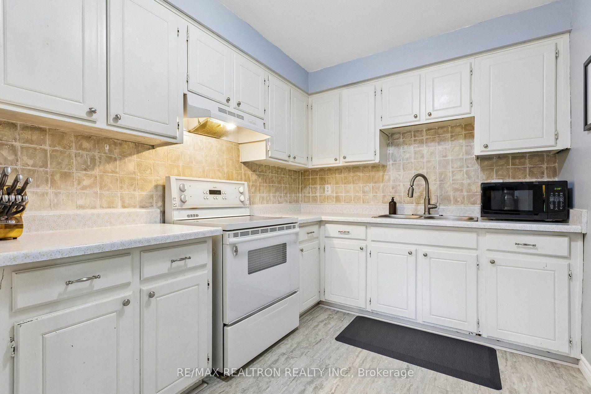 Photo 16 of 298D Bluevale Street N, Waterloo, Lincoln Heights — HOMEH