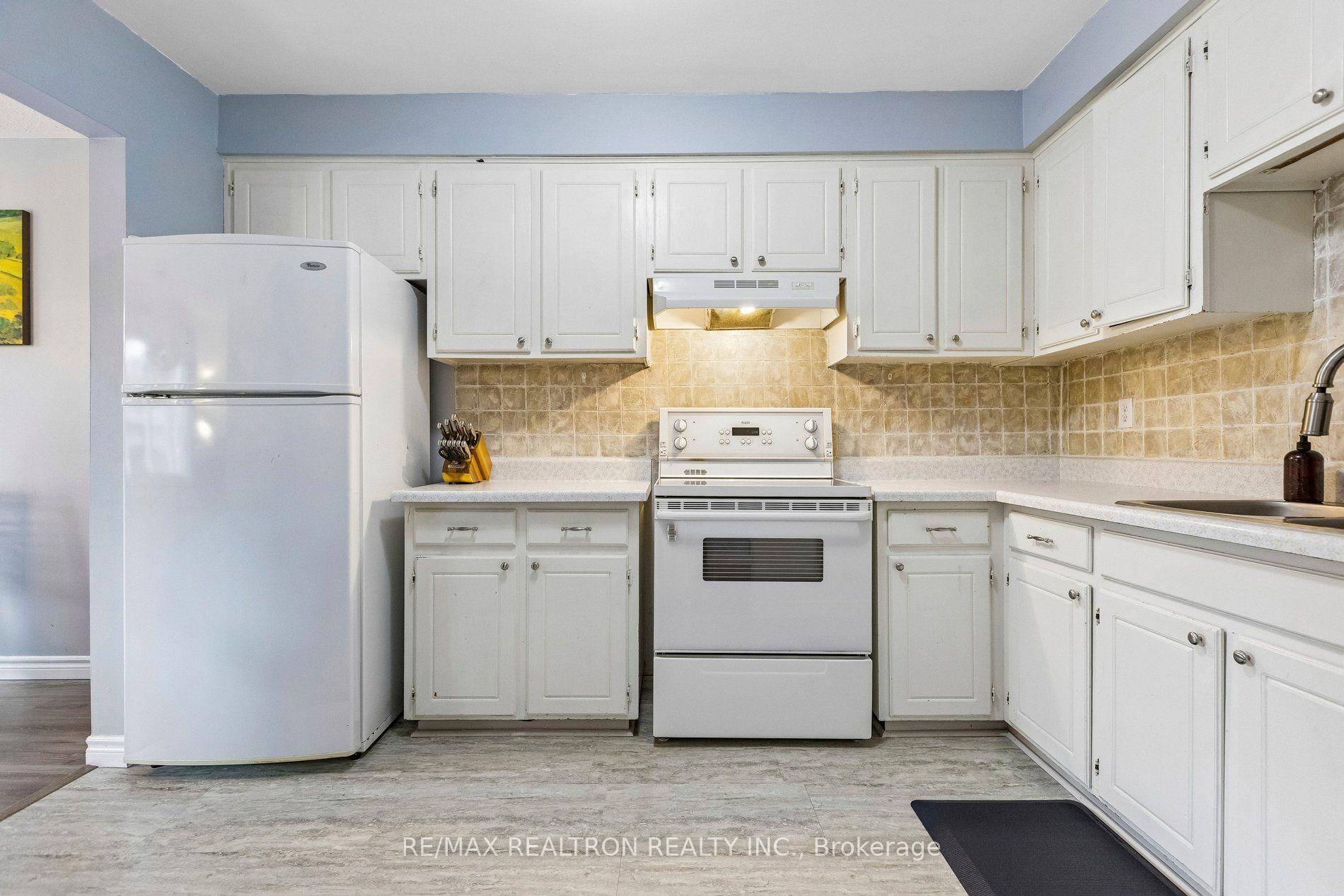 Photo 17 of 298D Bluevale Street N, Waterloo, Lincoln Heights — HOMEH