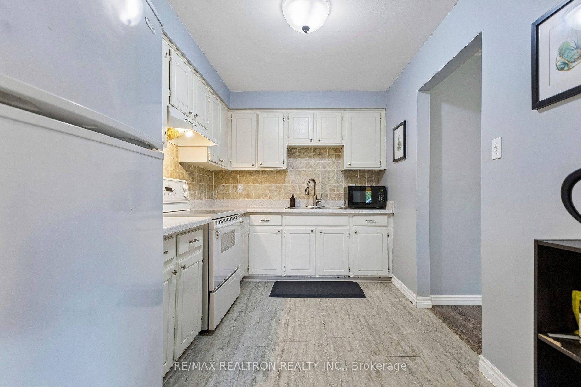 Photo 18 of 298D Bluevale Street N, Waterloo, Lincoln Heights — HOMEH