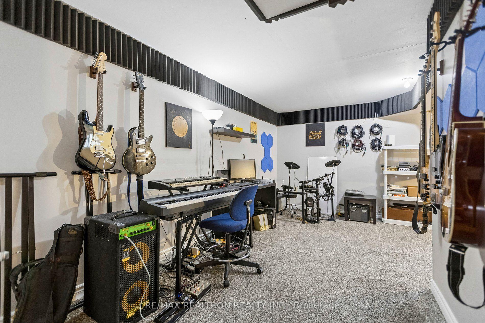 Photo 32 of 298D Bluevale Street N, Waterloo, Lincoln Heights — HOMEH