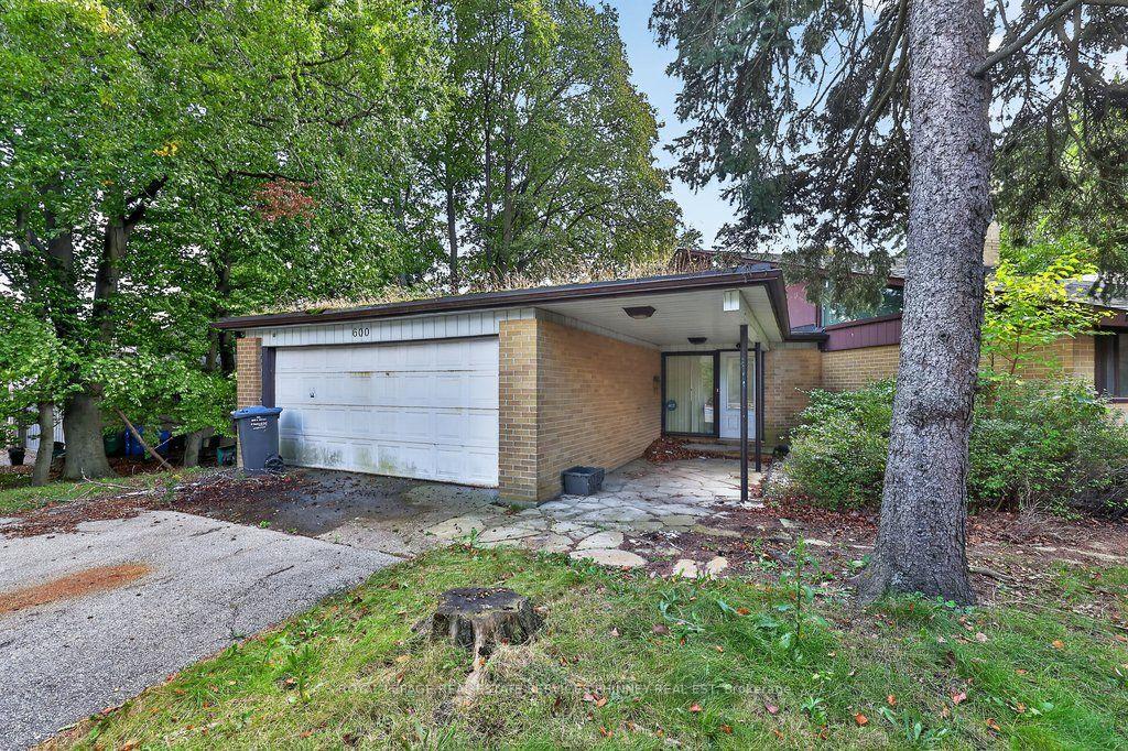 Photo 2 of 630 Bob-O-Link Road, Mississauga, Clarkson — HOMEH
