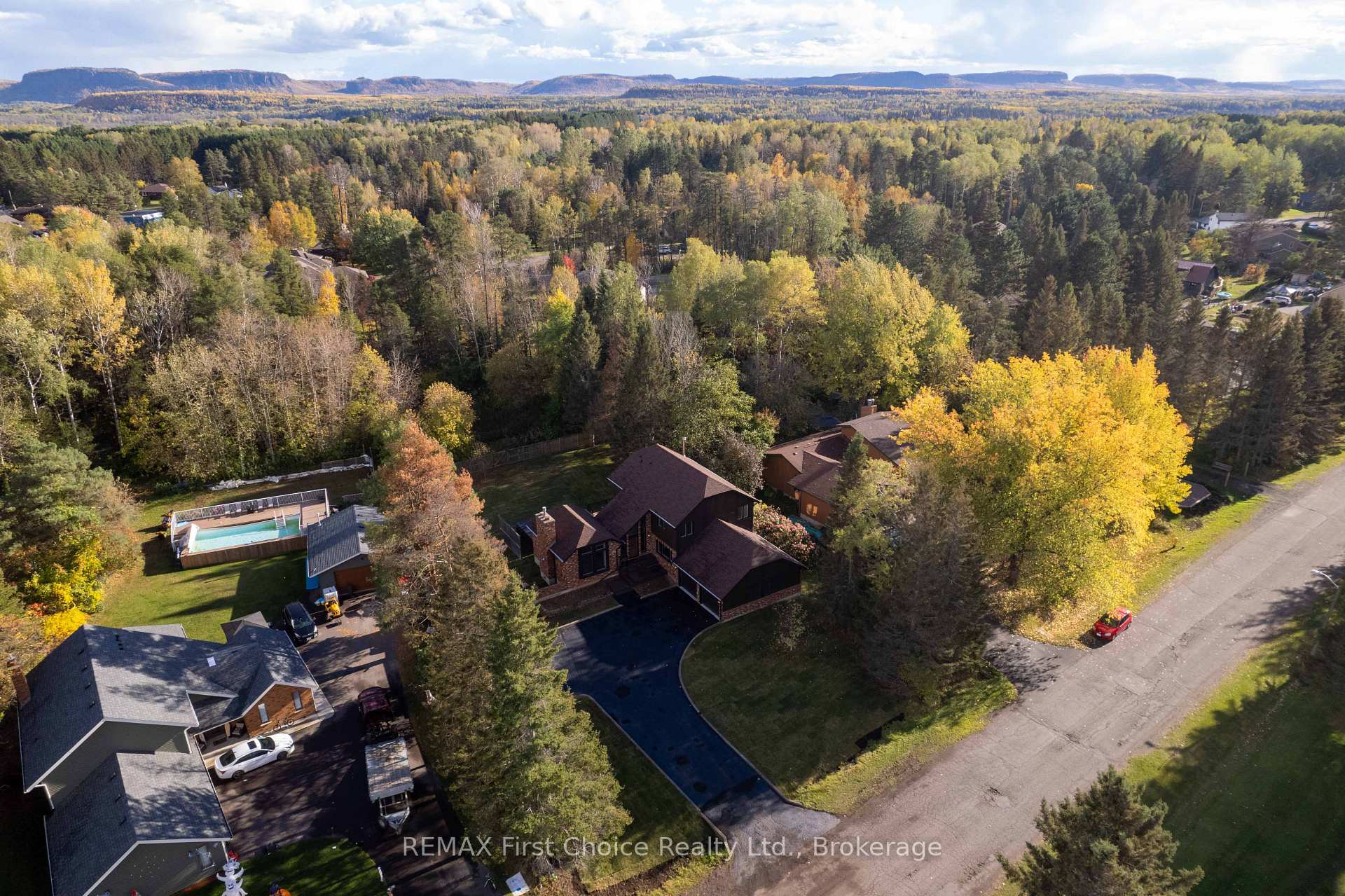 Photo 5 of 2110 Whitegates Drive, Thunder Bay, Rosslyn Road — HOMEH