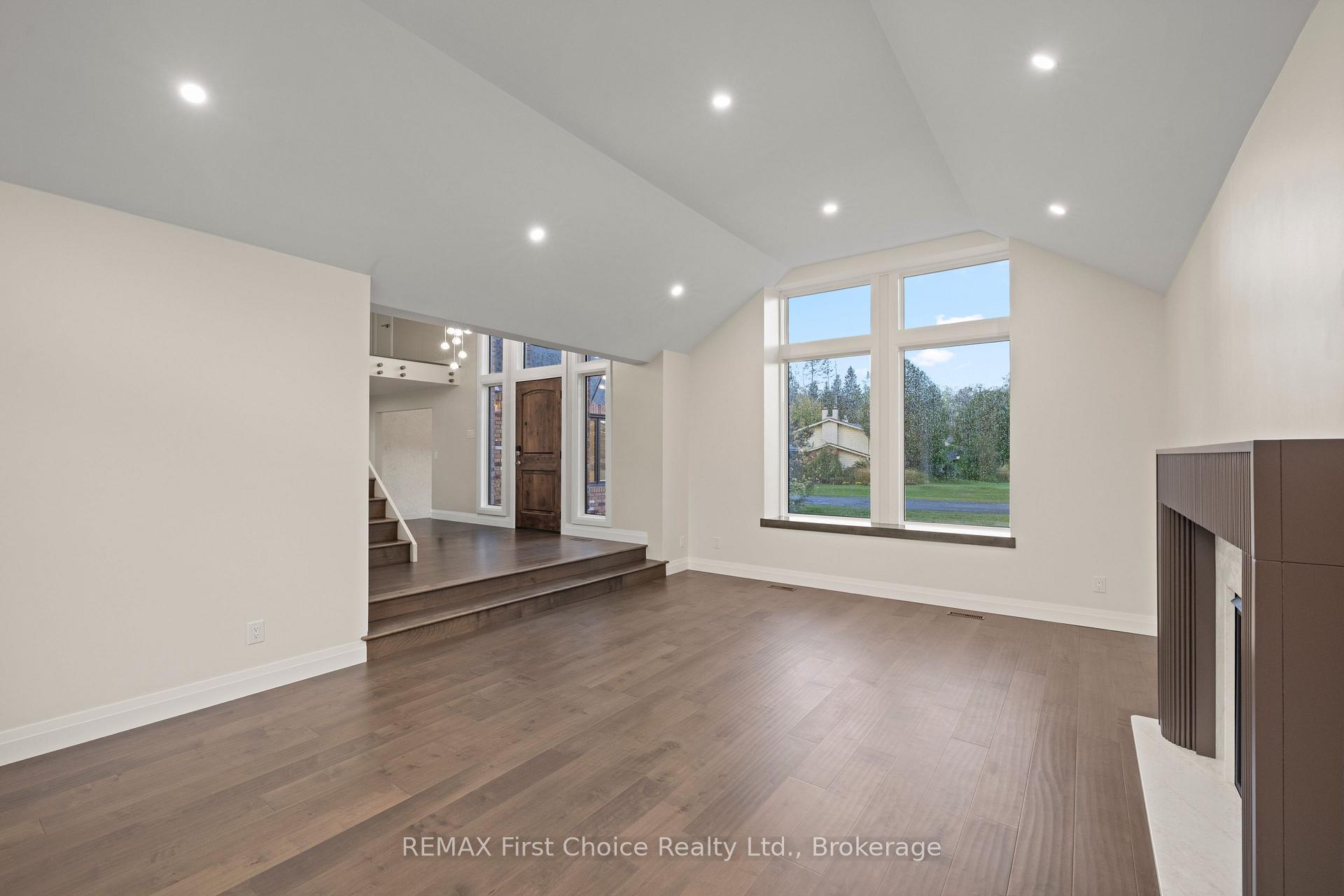 Photo 11 of 2110 Whitegates Drive, Thunder Bay, Rosslyn Road — HOMEH
