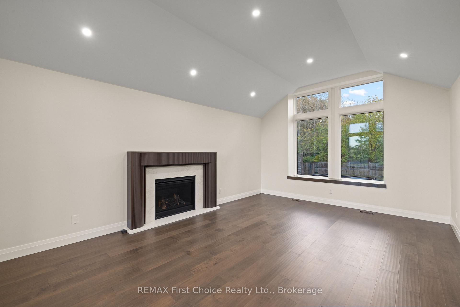 Photo 12 of 2110 Whitegates Drive, Thunder Bay, Rosslyn Road — HOMEH