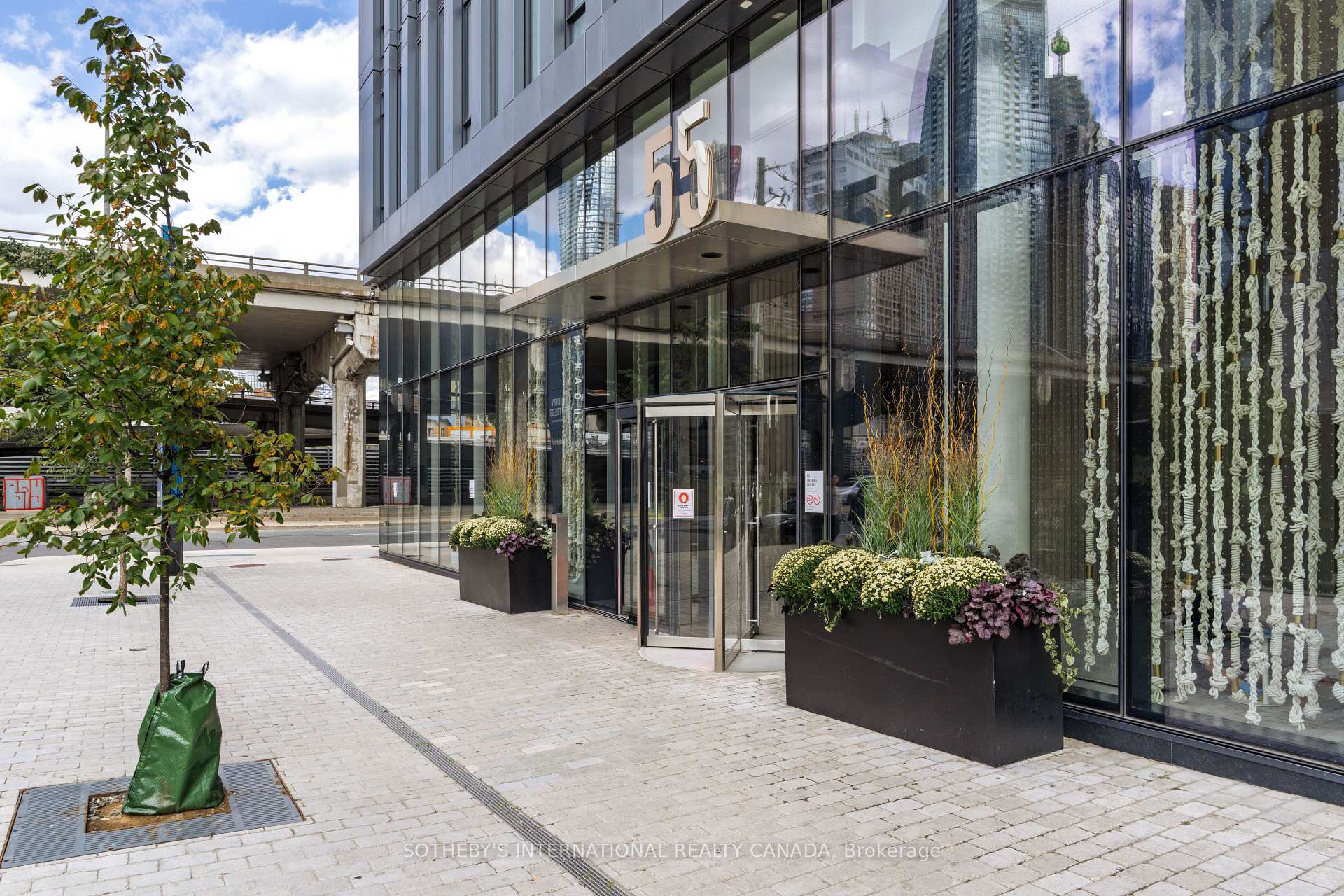 Photo 3 of Unit 6605, 55 Cooper Street, Toronto, Waterfront Communities — HOMEH
