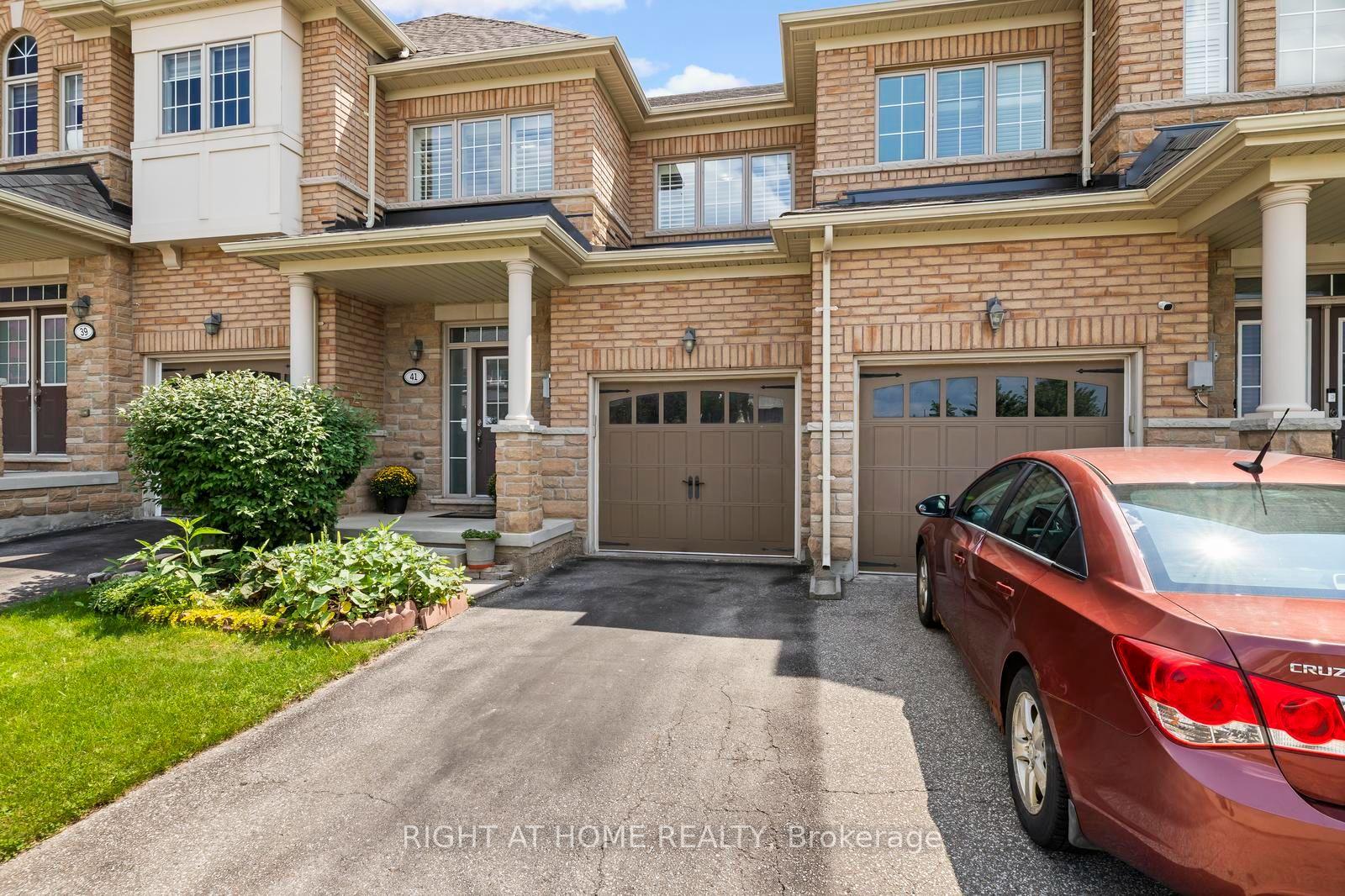 Photo 3 of 41 Coastline Drive, Brampton, Bram West — HOMEH