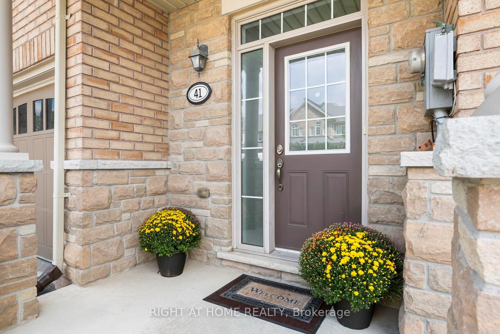 Photo 4 of 41 Coastline Drive, Brampton, Bram West — HOMEH