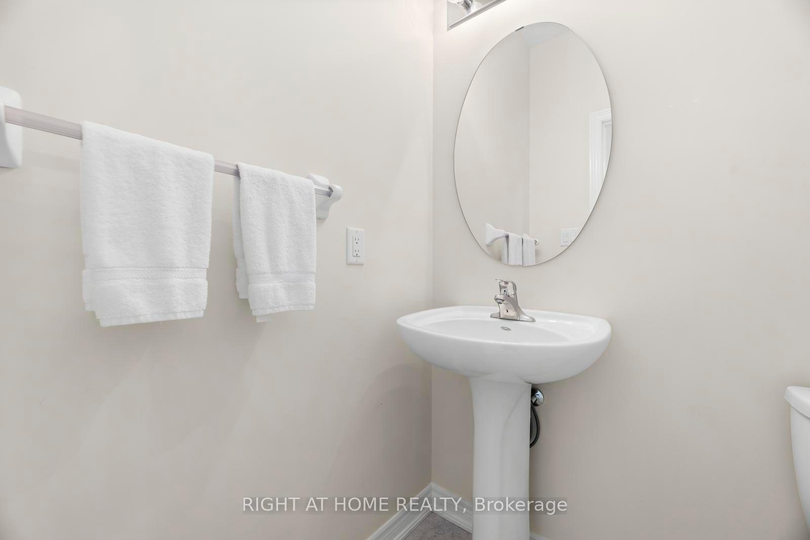 Photo 6 of 41 Coastline Drive, Brampton, Bram West — HOMEH