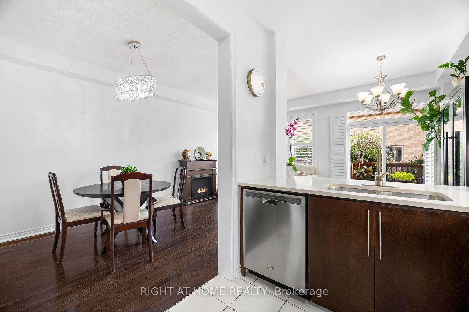 Photo 12 of 41 Coastline Drive, Brampton, Bram West — HOMEH