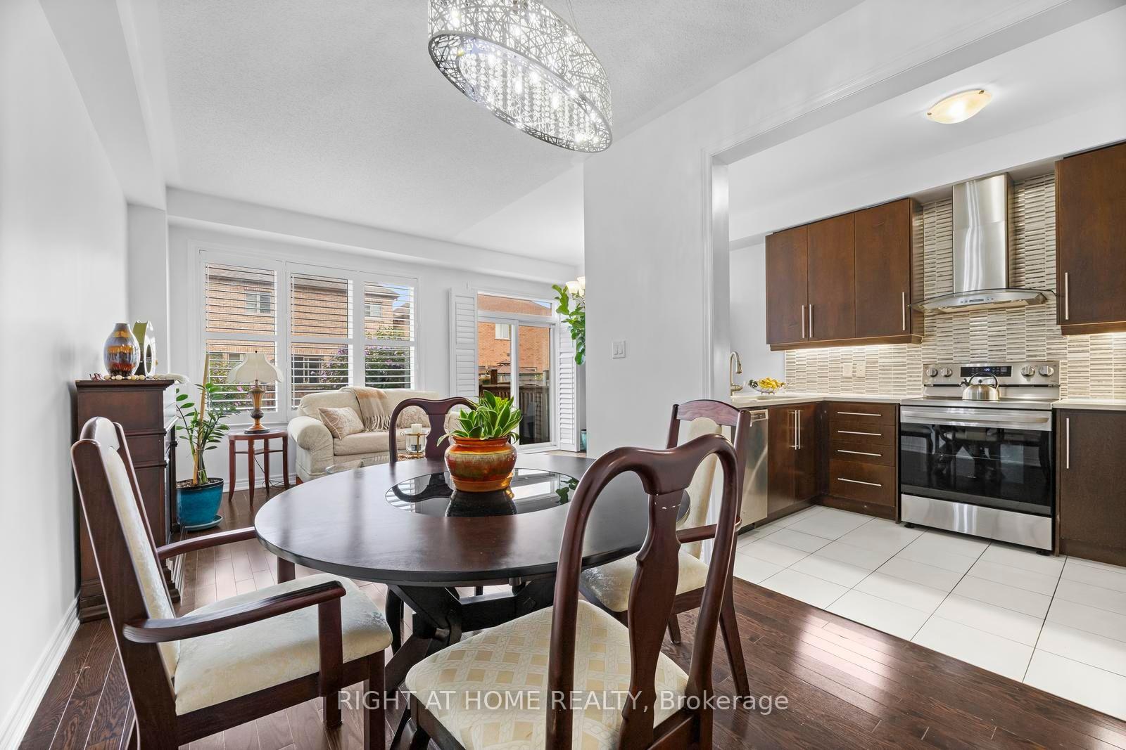 Photo 13 of 41 Coastline Drive, Brampton, Bram West — HOMEH