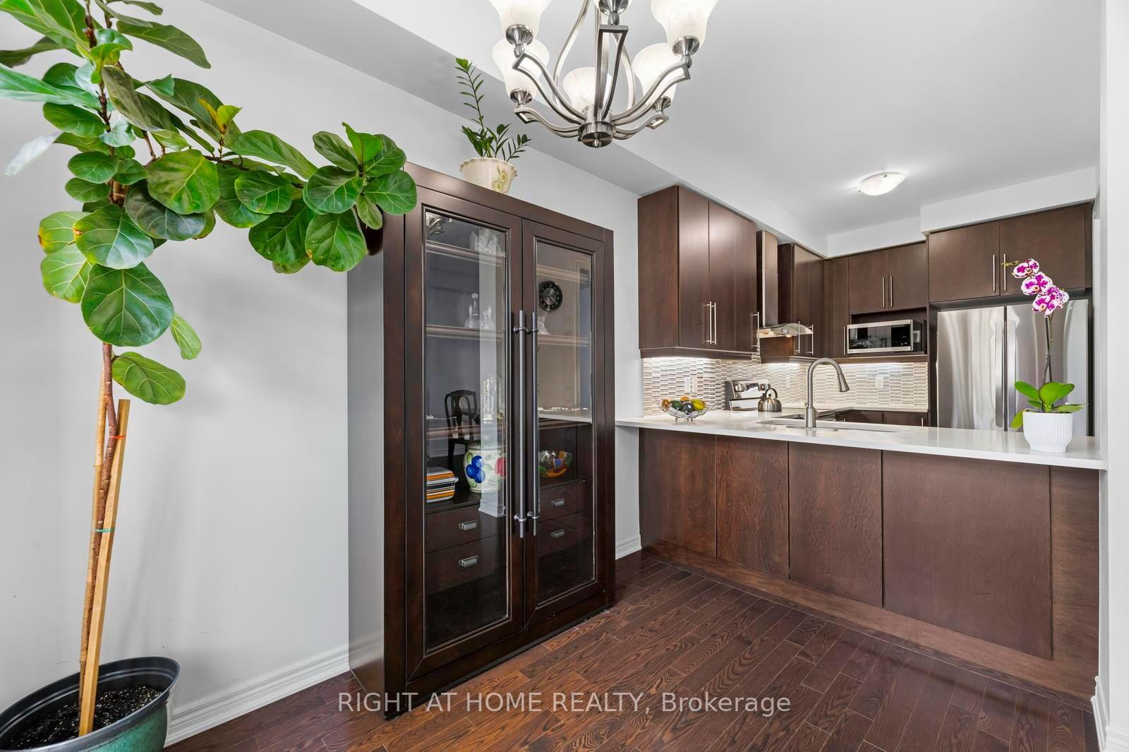 Photo 17 of 41 Coastline Drive, Brampton, Bram West — HOMEH