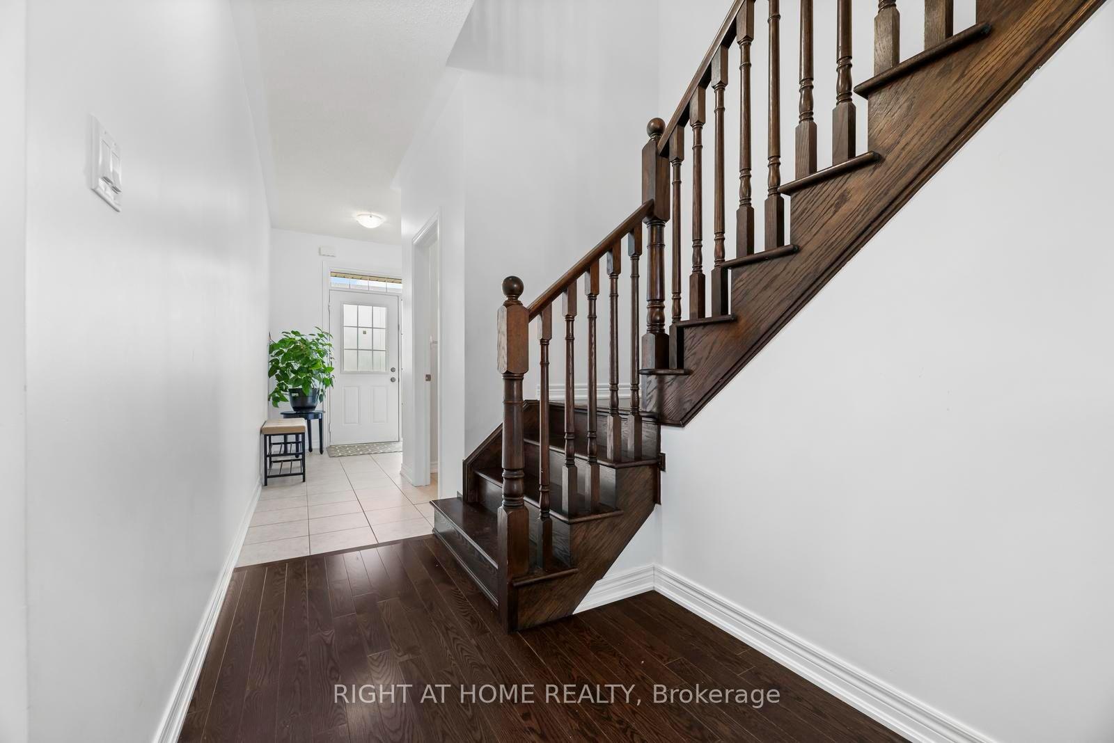 Photo 19 of 41 Coastline Drive, Brampton, Bram West — HOMEH