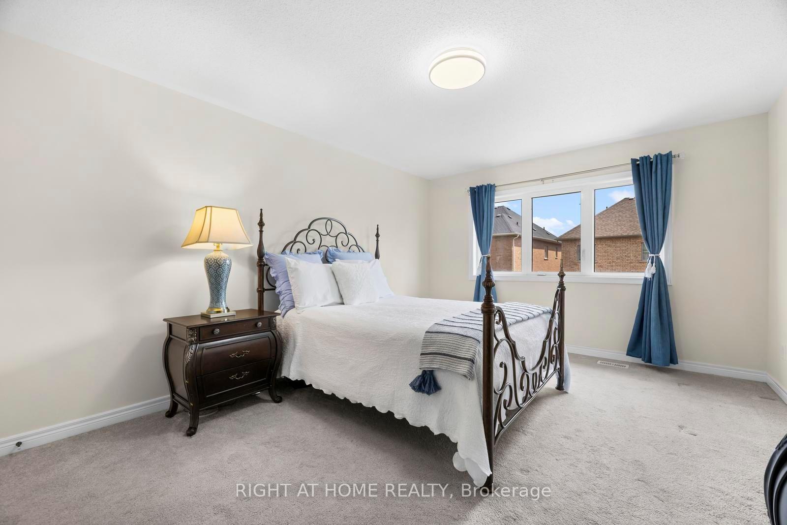 Photo 20 of 41 Coastline Drive, Brampton, Bram West — HOMEH