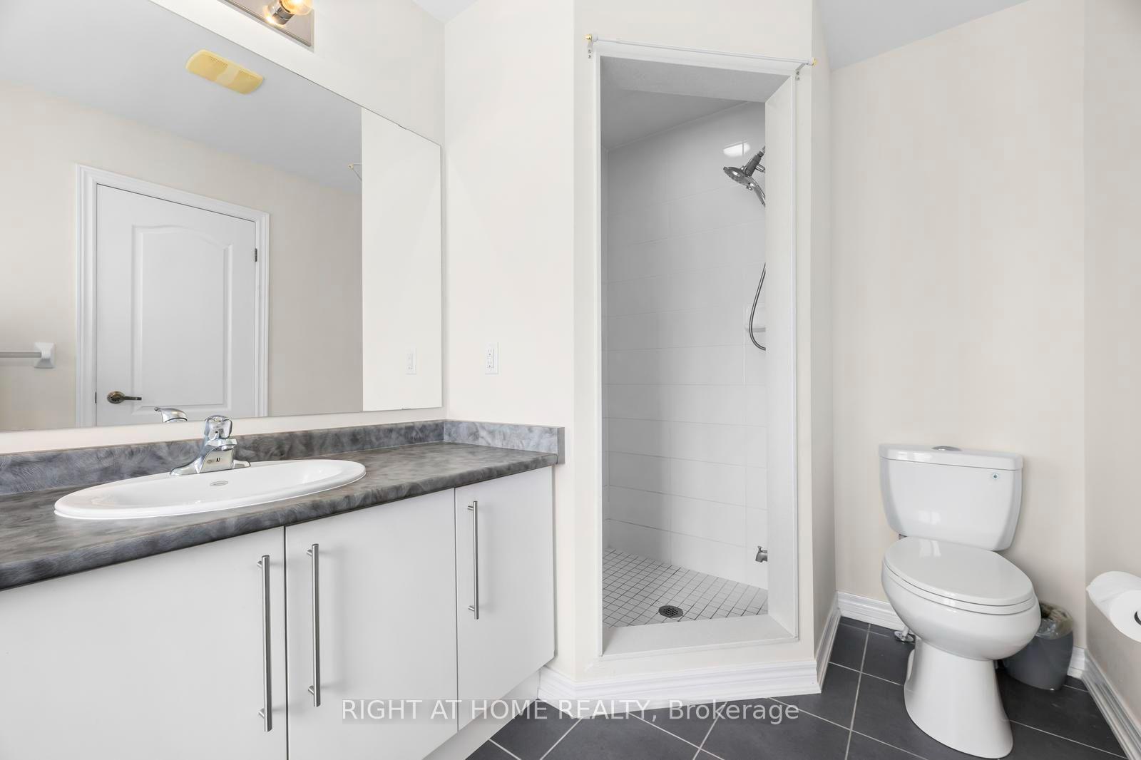Photo 24 of 41 Coastline Drive, Brampton, Bram West — HOMEH