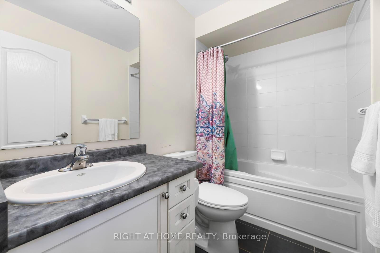 Photo 28 of 41 Coastline Drive, Brampton, Bram West — HOMEH